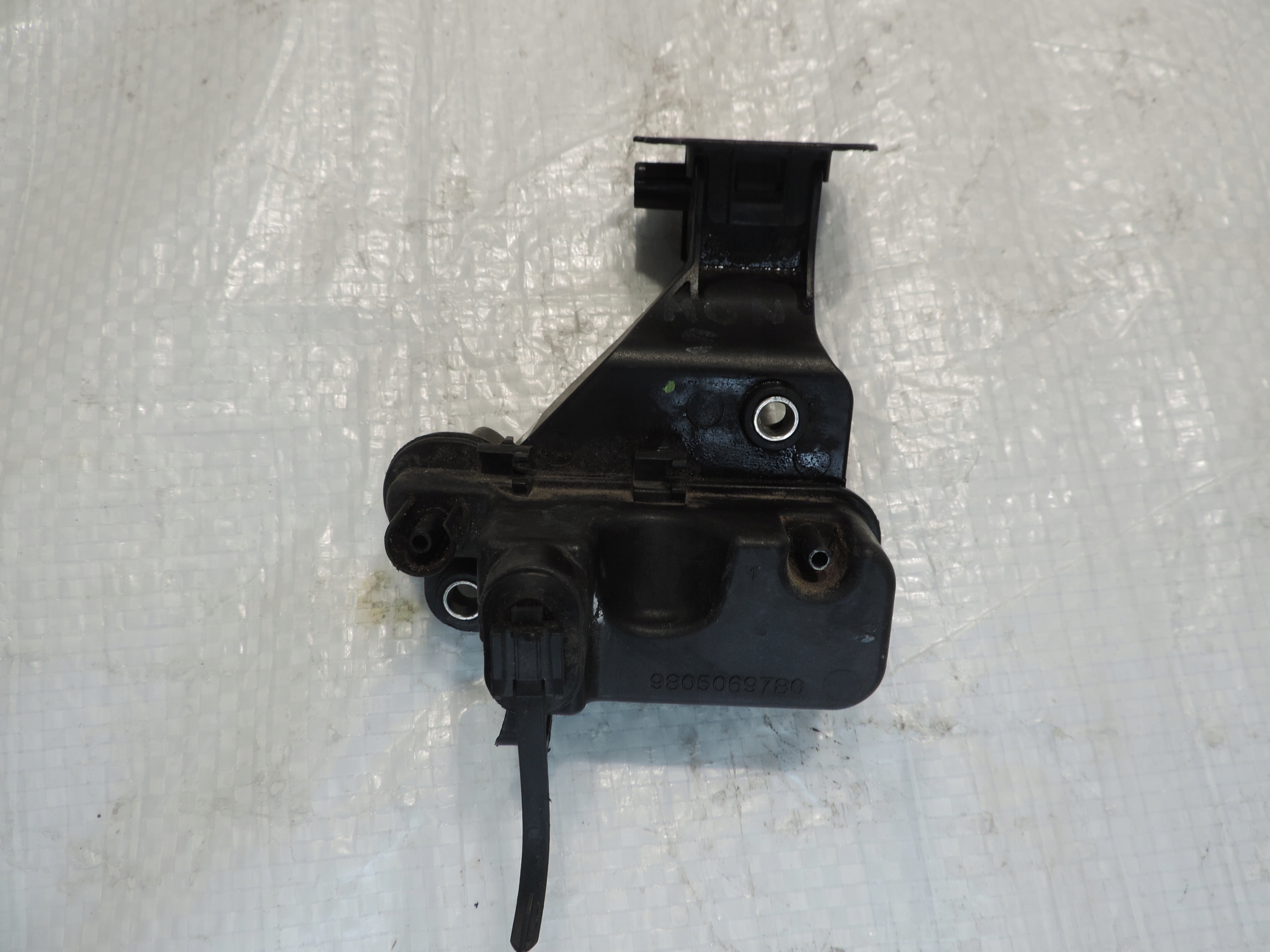 ВАКУУМНЫЙ БАК 2.0 TDCI FORD 9805069780