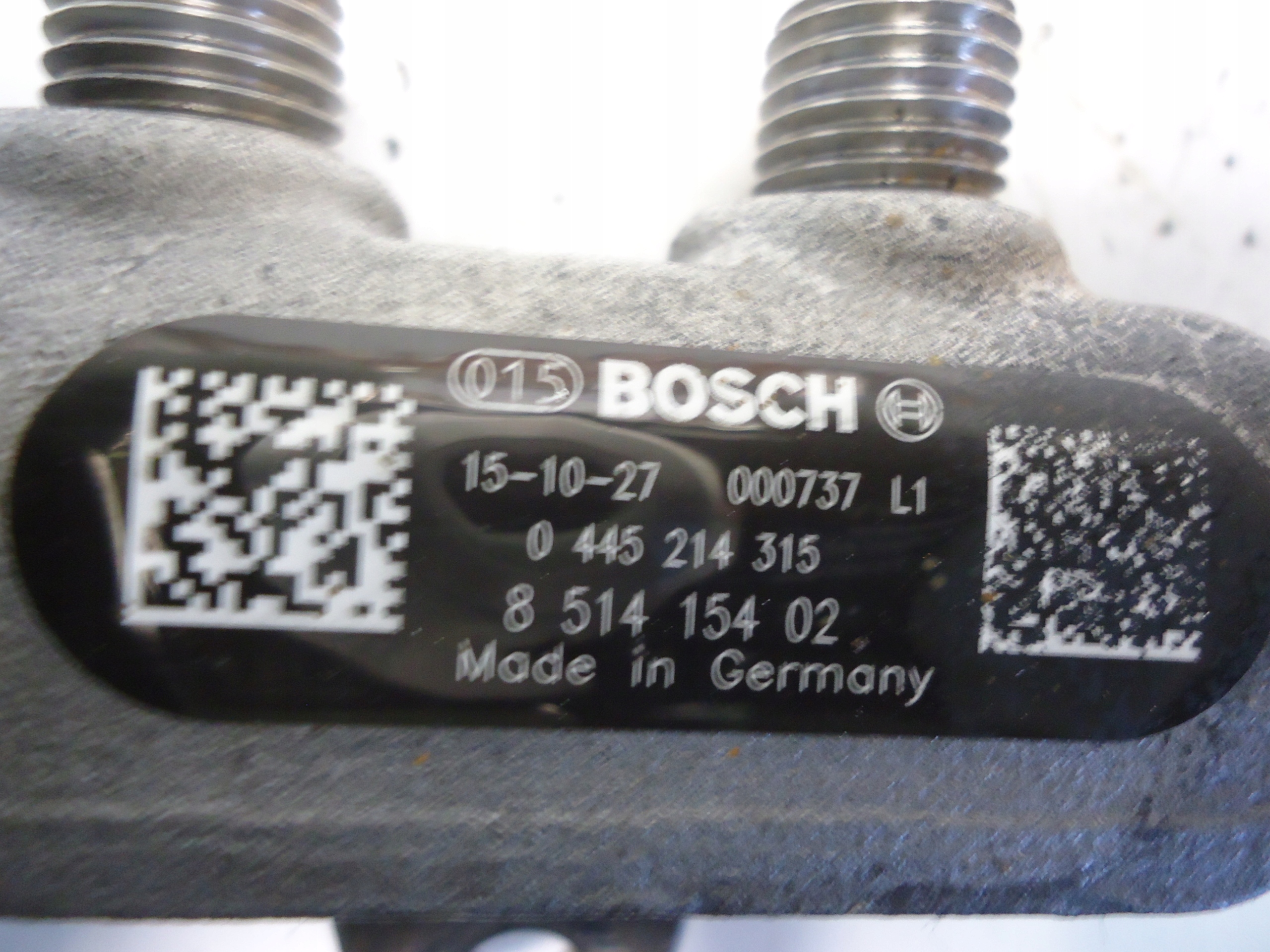BMW 3 E90 2.0D N47D20A injection ramp 0445214315 sensor 0281002949