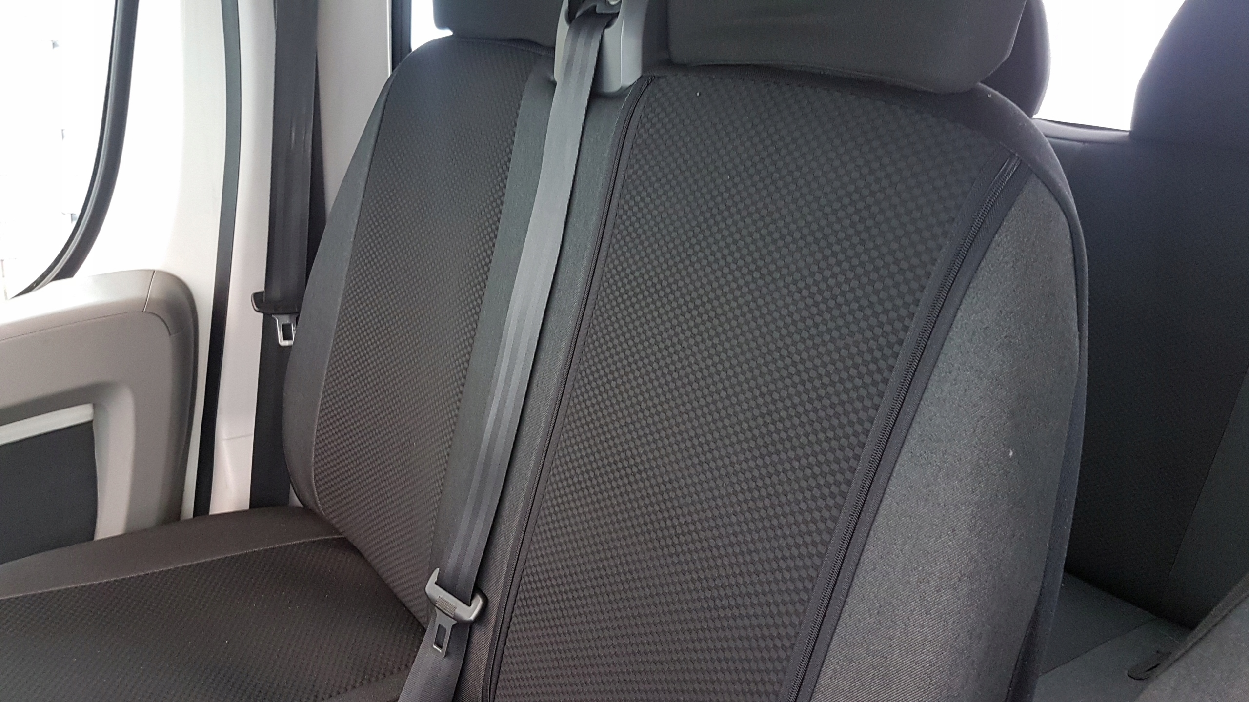 POKROWCE SAMOCHODOWE IVECO DAILY 2+1 Eco Typ pokrowiec