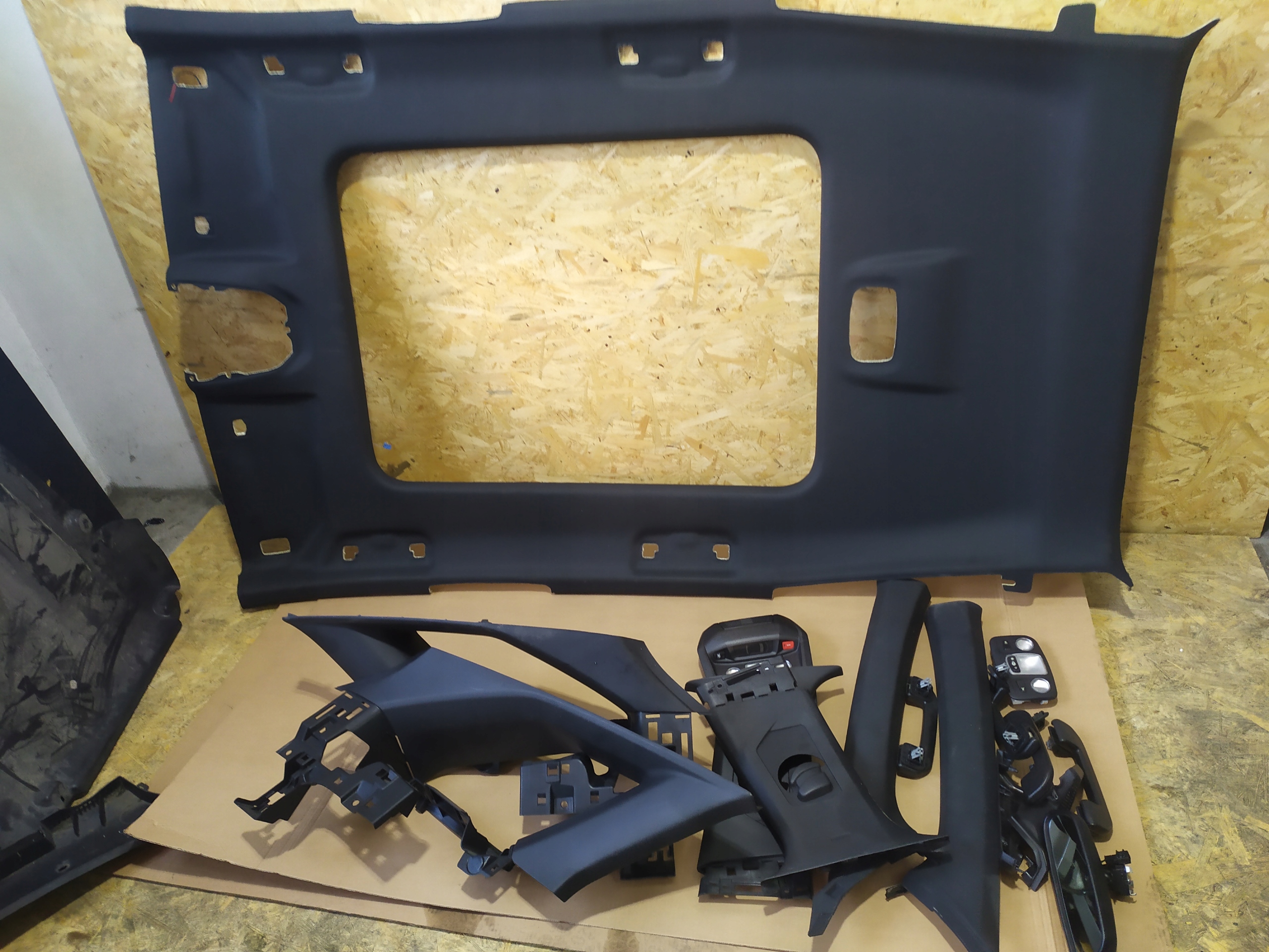 PODSUFITKA PANORAMA CZARNA PEUGEOT 3008 II