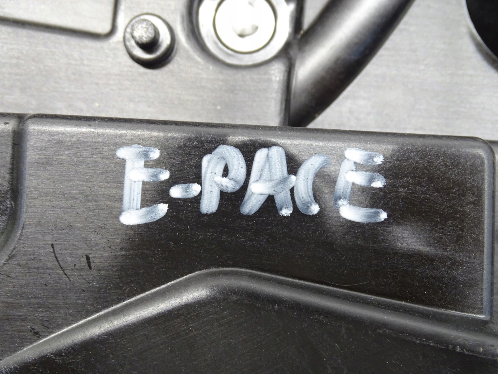 support inner door right rear part JAGUAR E PACE J9C3-24766-AH