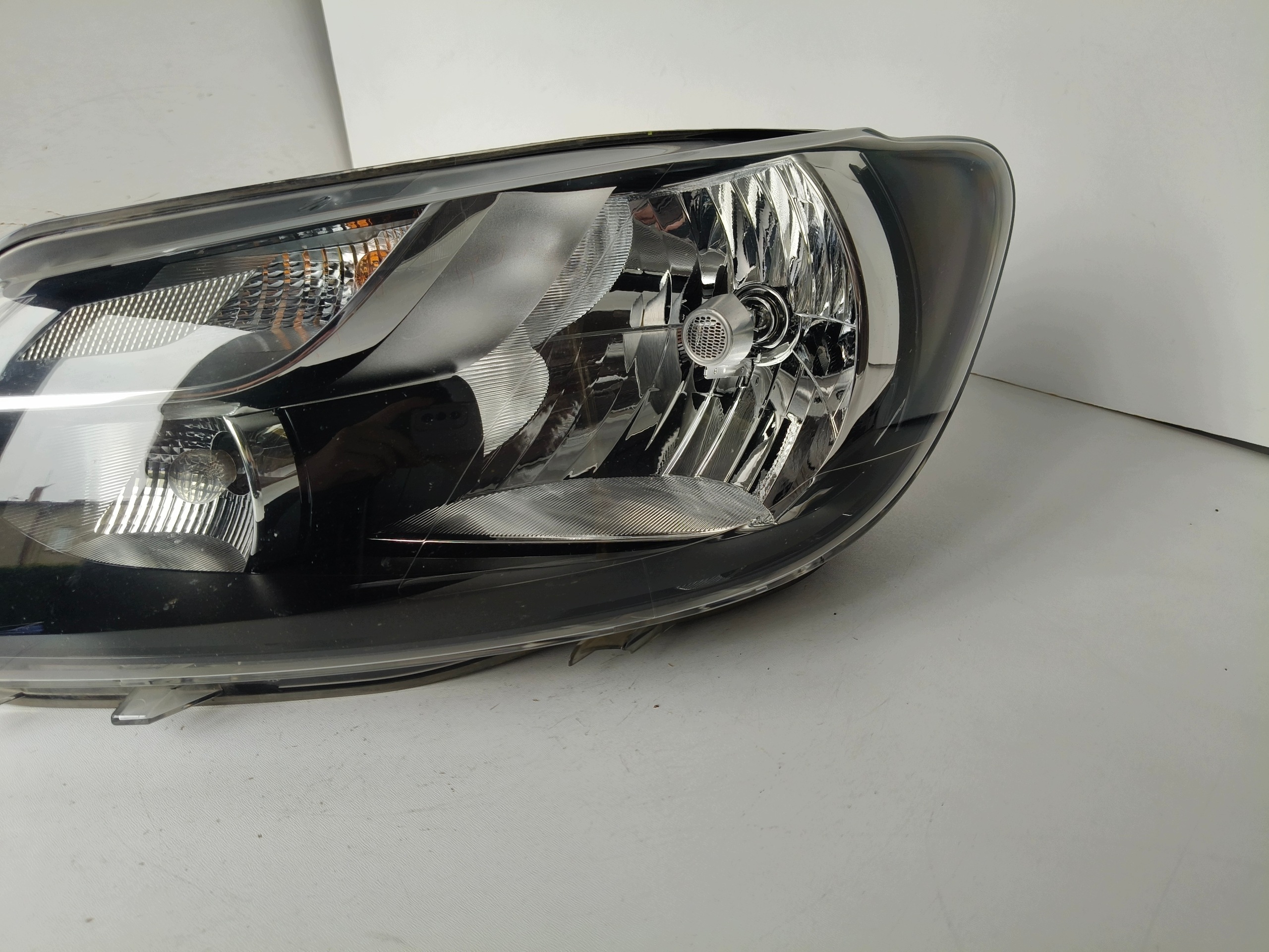 light left REFLEKTOR VW CADDY 2K 2K5 10-15