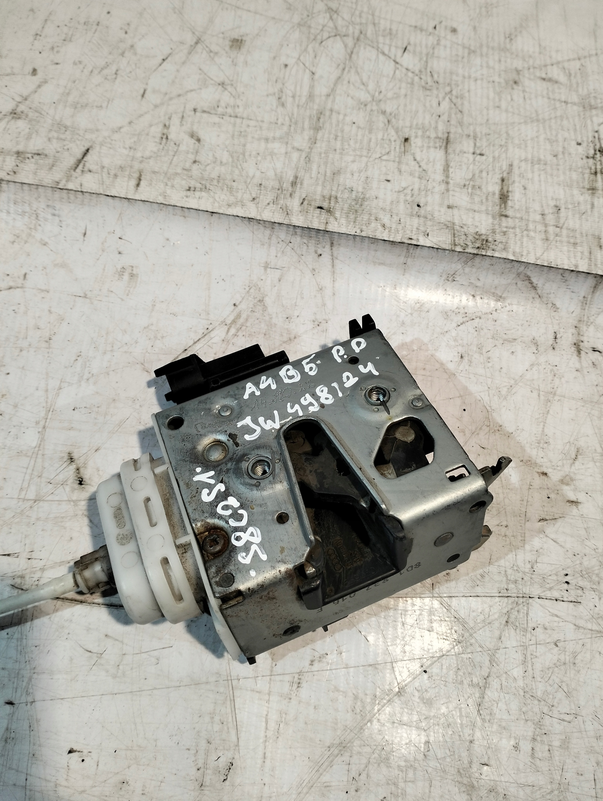 AUDI A4 B5 lock door front right 3PIN 8D1837016F
