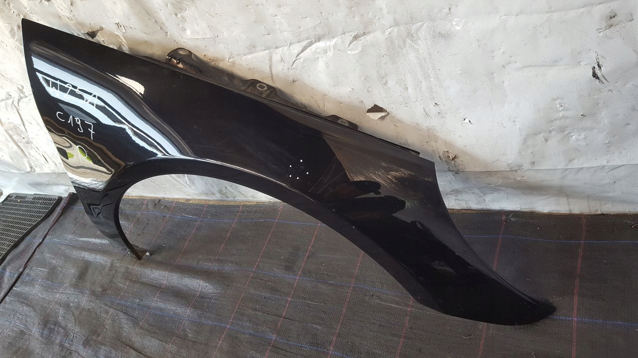 fender right front front 197 Mercedes W251