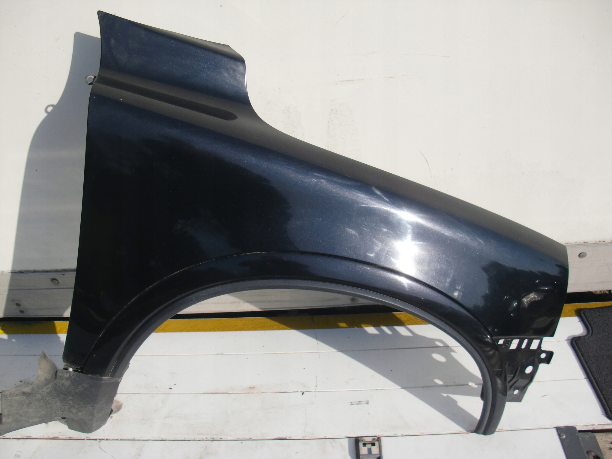 VOLVO XC90 and LIFT fender front front right black