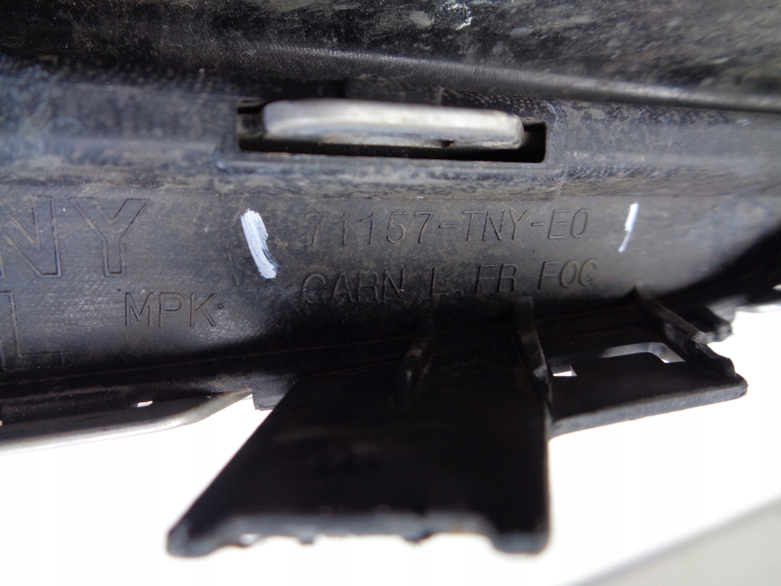 grid of a bumper left HONDA CRV V 19
