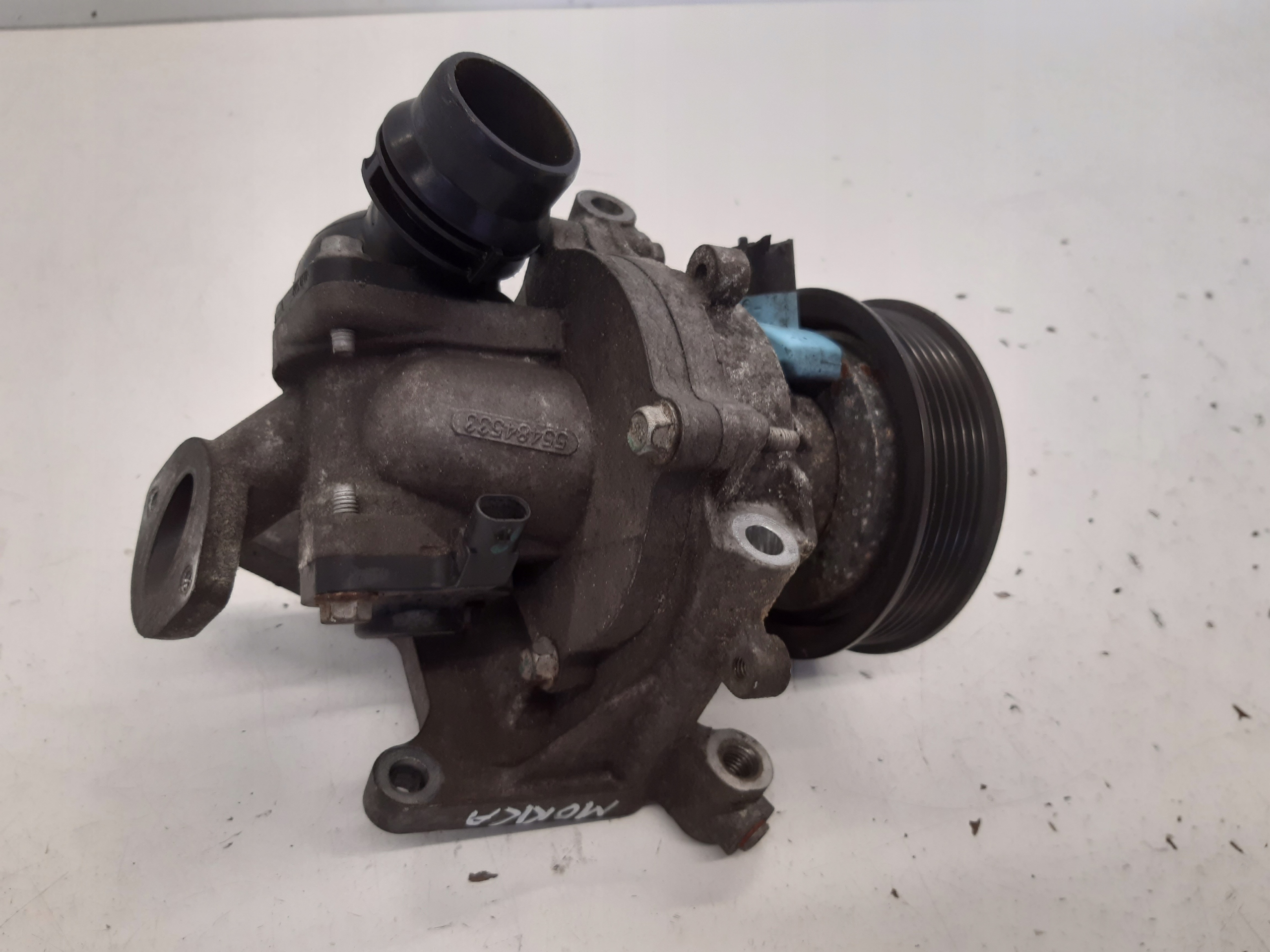 vízpumpa 55484533 Opel Mokka A 1,6 CDTI