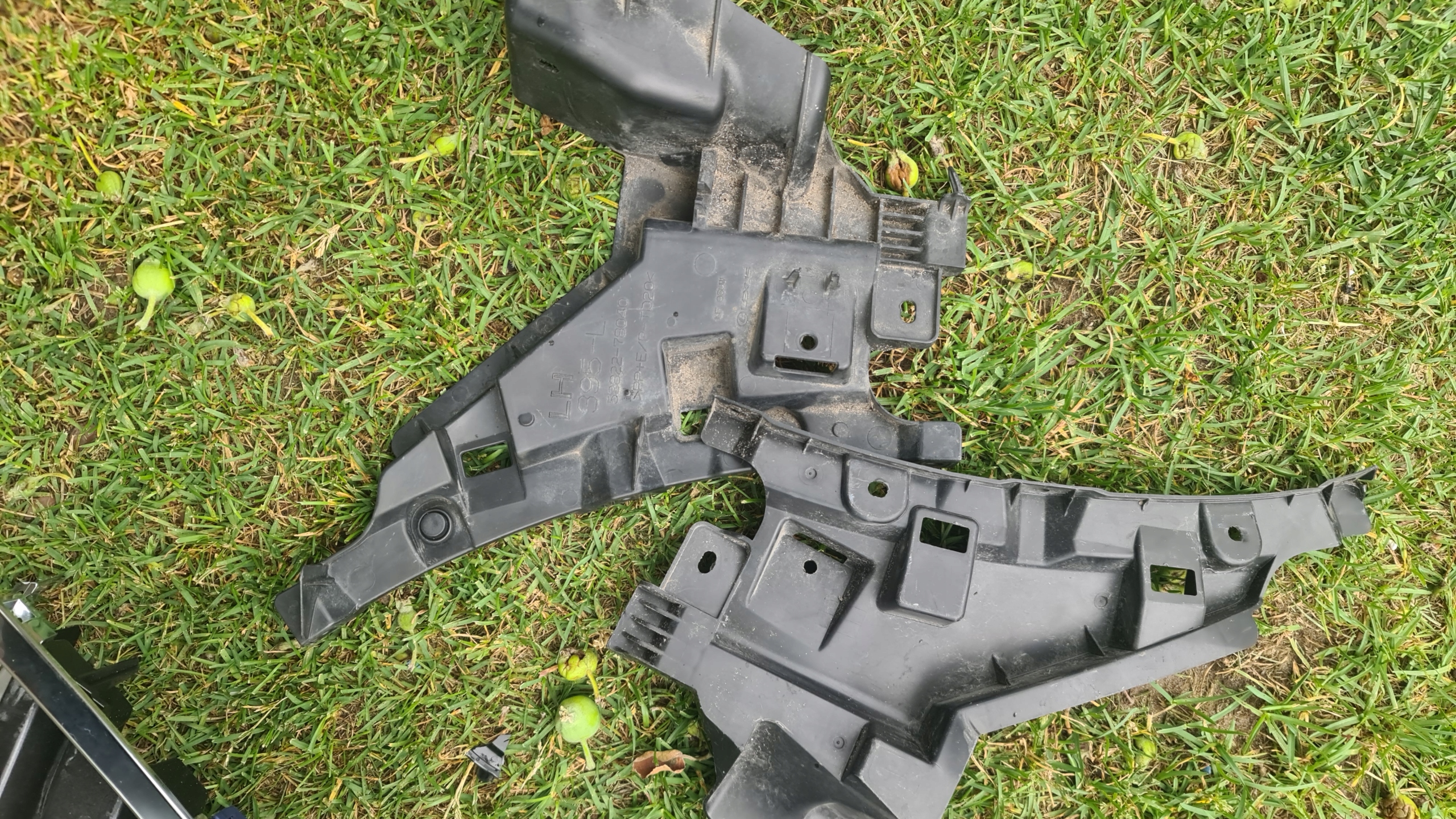 52821-78040 - обшивка бампера Lexus NX lift USA 52822-78040