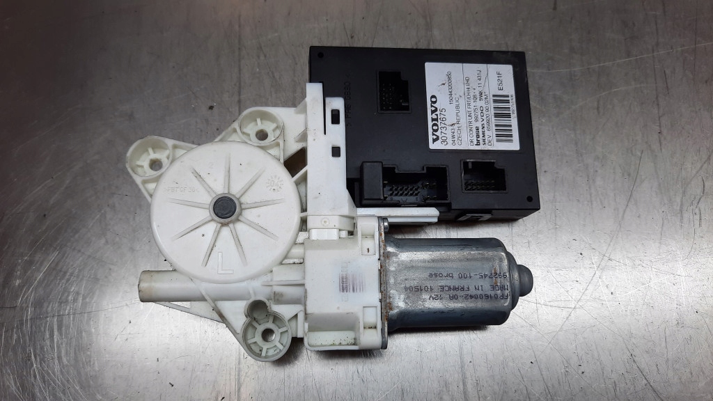 SILNICZEK SZYBY LEWY PRZÓD 30737675 VOLVO V50 2.0 HDI 04R