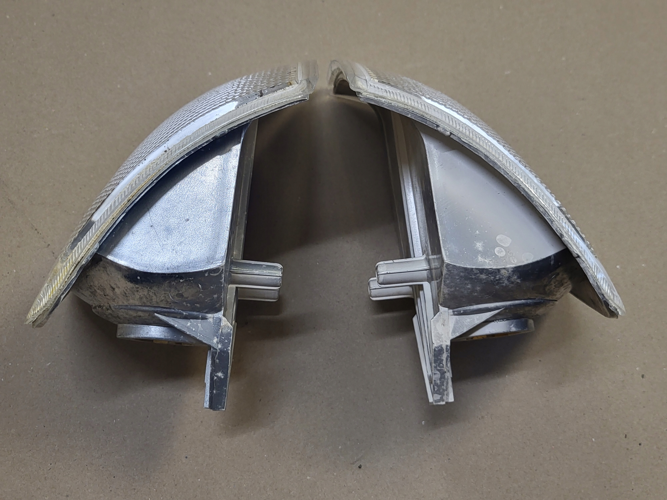 blinker indicator left front LEART FORD SIERRA II BIALY