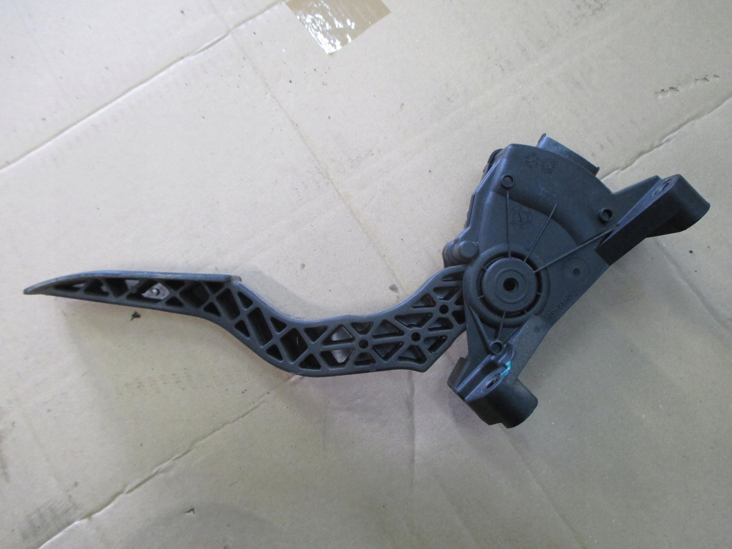 32700-4DXXX - CARNIVAL III 2.9 CRDI 04-14 ГАЗОВЫЙ ПОТЕНЦИОМЕТР