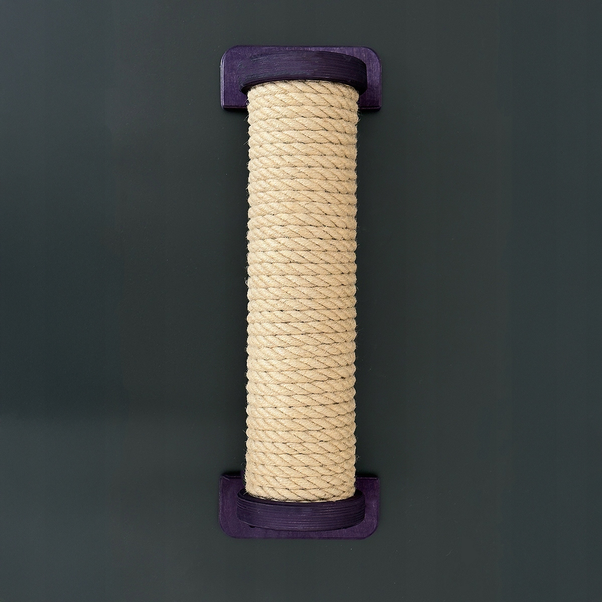 Škrabadlo nástěnný sloupek pro kočky, pevné lano CatMission 60 cm šrouby fialová barva