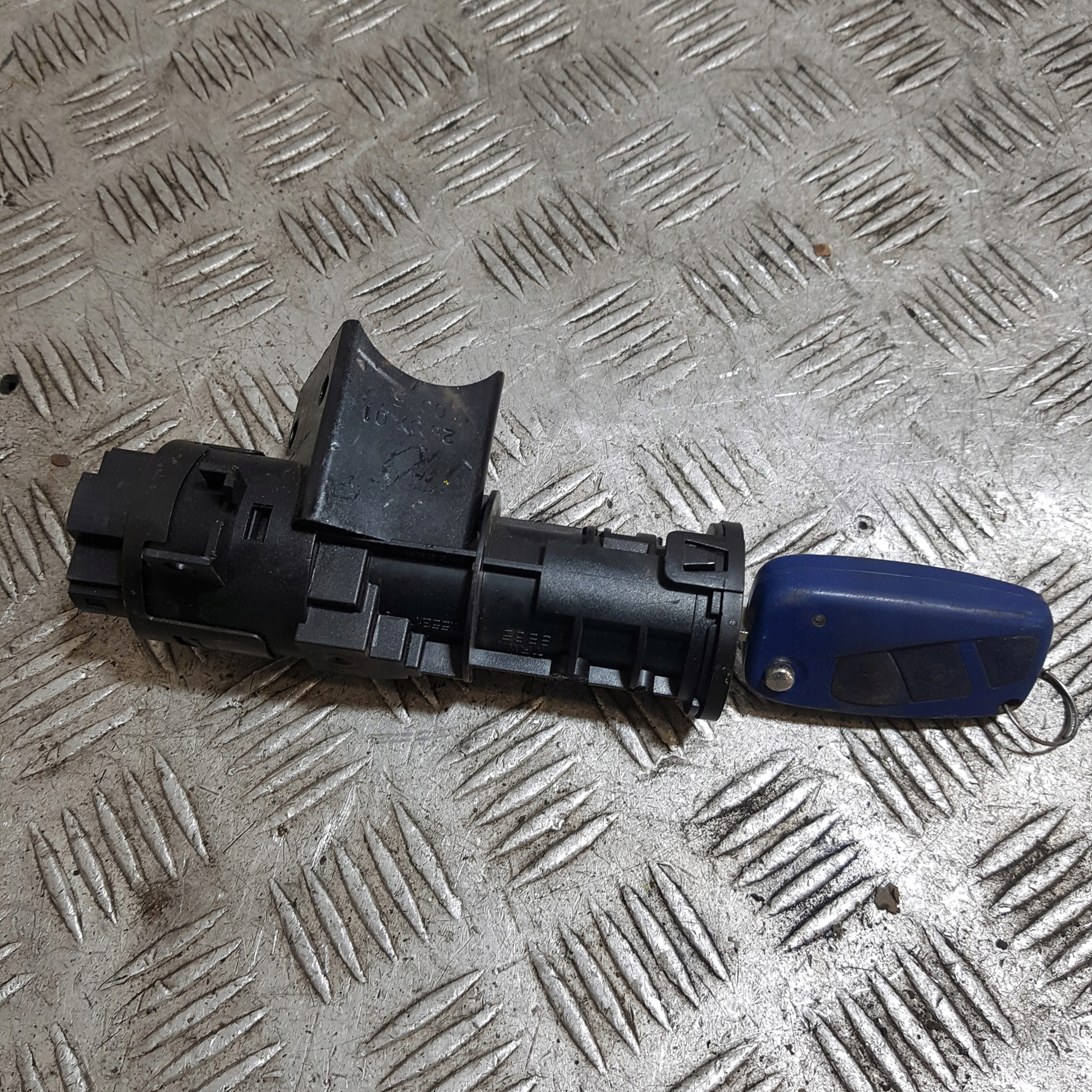 ignition Z KLUCZYKIEM FIAT STILO B36505521