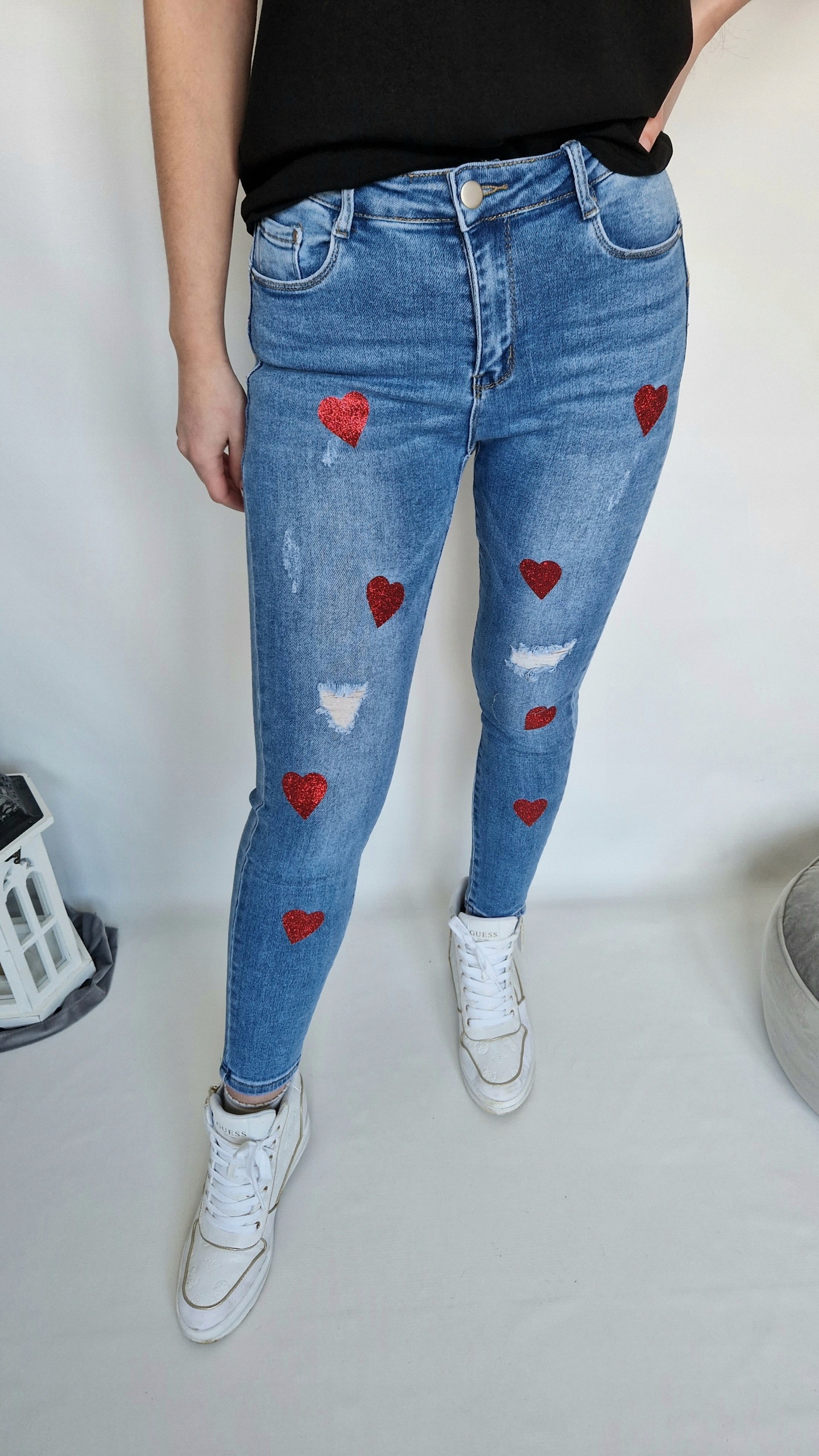 SPODNIE JEANSOWE MINOUU CZERWONE SERCA S Model CZERWONE SERCA S