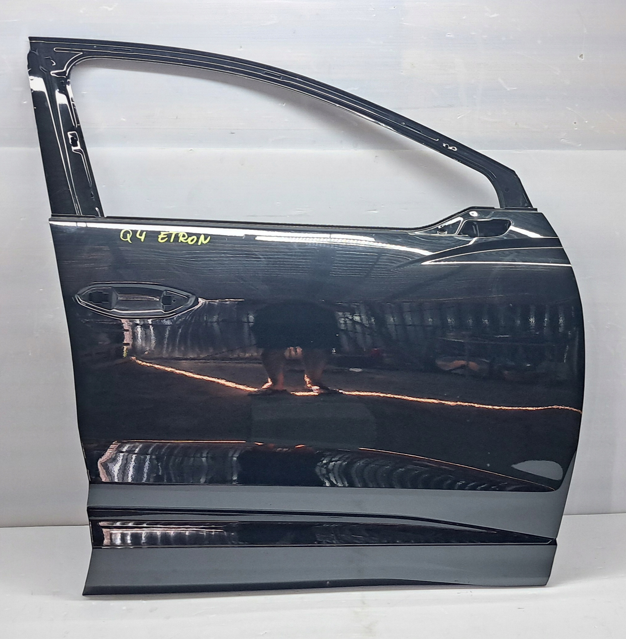 AUDI Q49a ДВЕРІ ПРАВЕ ПЕРЕД СПЕРЕДУ