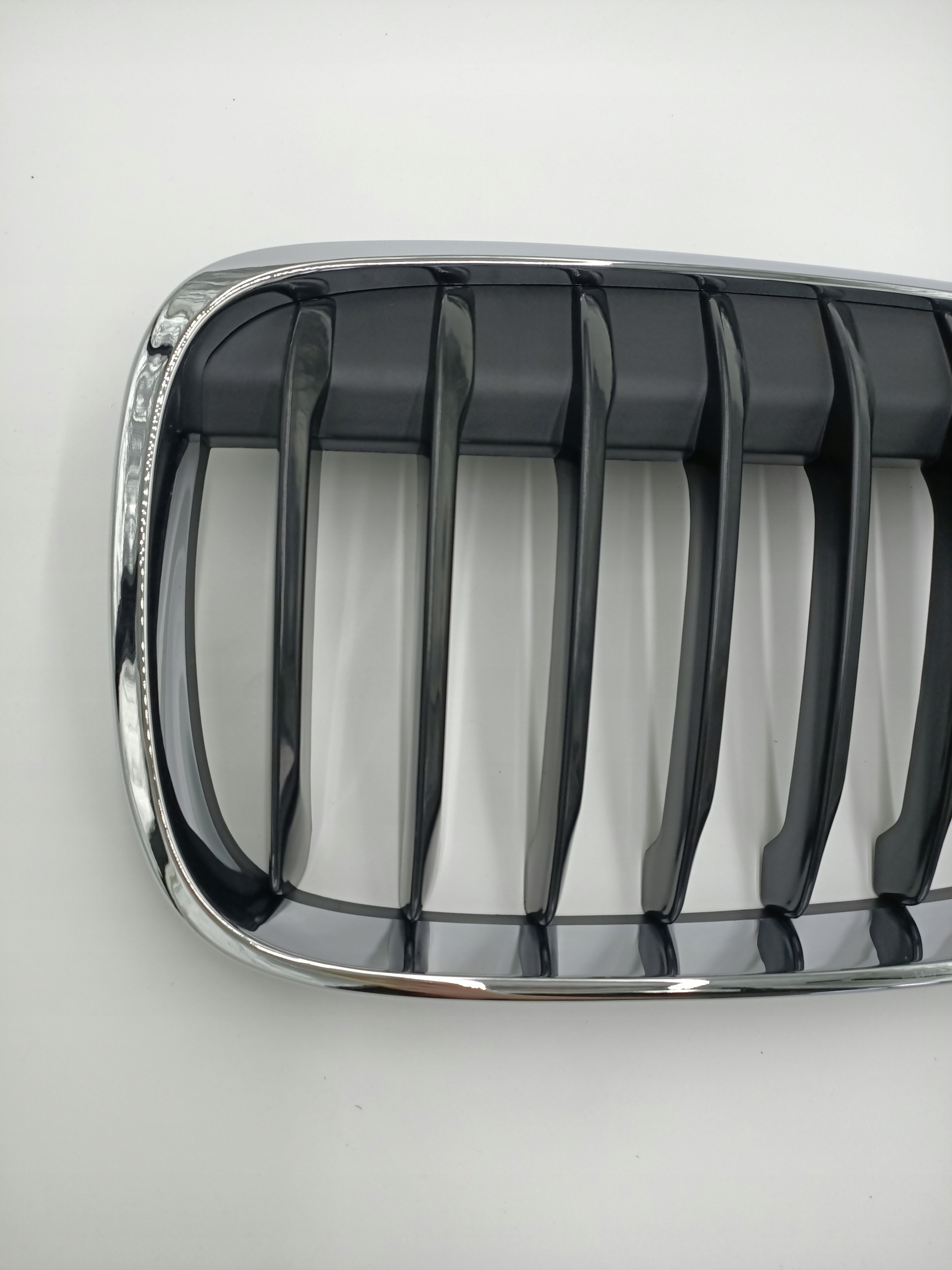 ATRAPA NERKA CHROM BMW X1 F48 SPORTLINE LEWA Typ samochodu 4x4 SUV Samochody osobowe