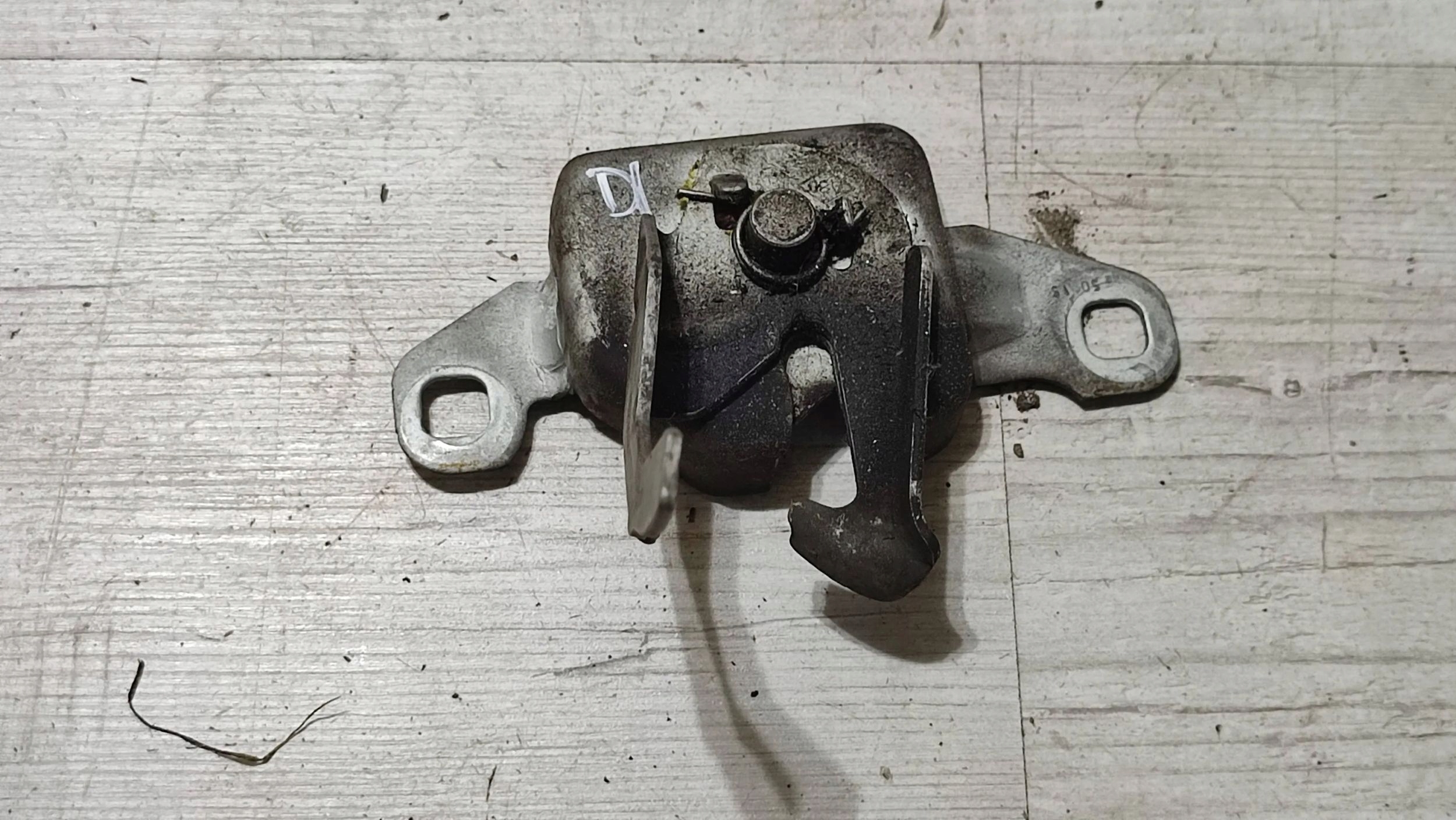 Dacia Duster and 16r 1.6b bonnet latch lock