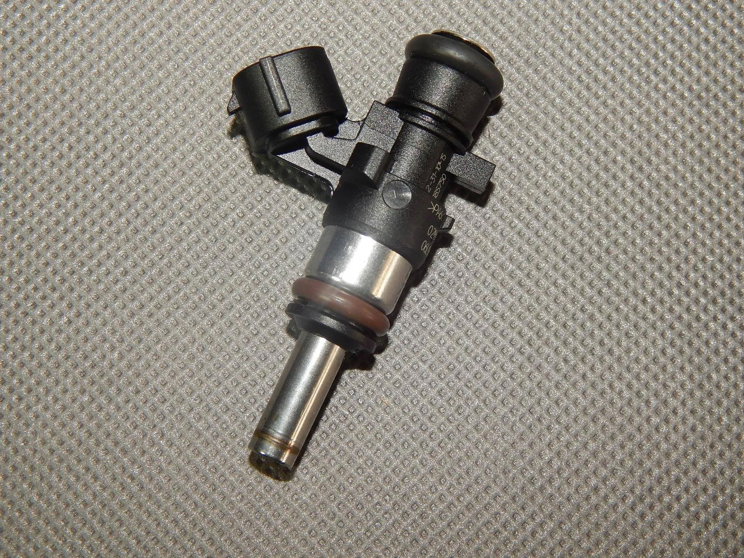 Audi A3 S3 8V injector 06L906031A