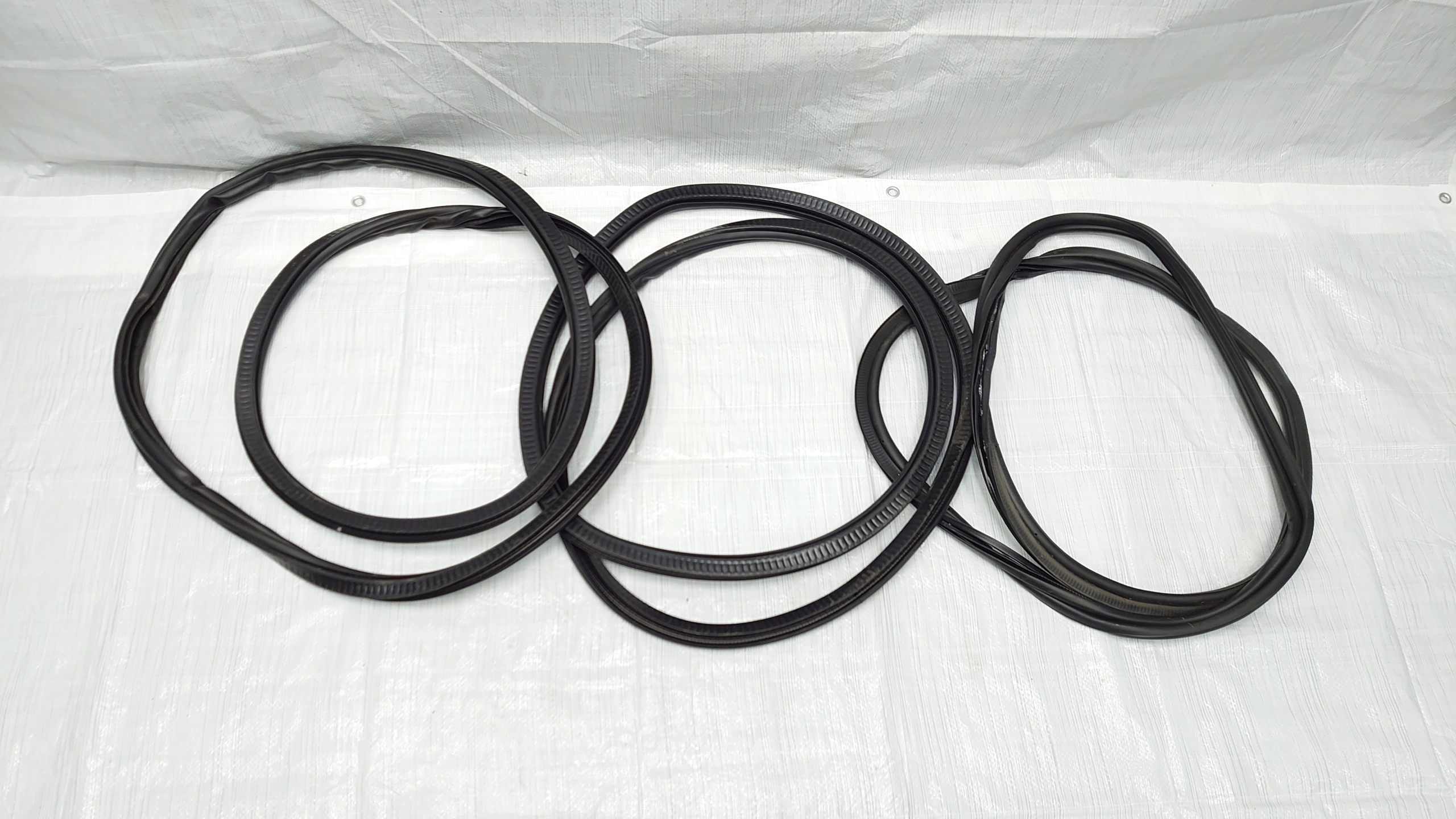 LAND ROVER DEFENDER ПРОКЛАДКА КУЗОВА АВТОМОБИЛЯ В СБОРЕ