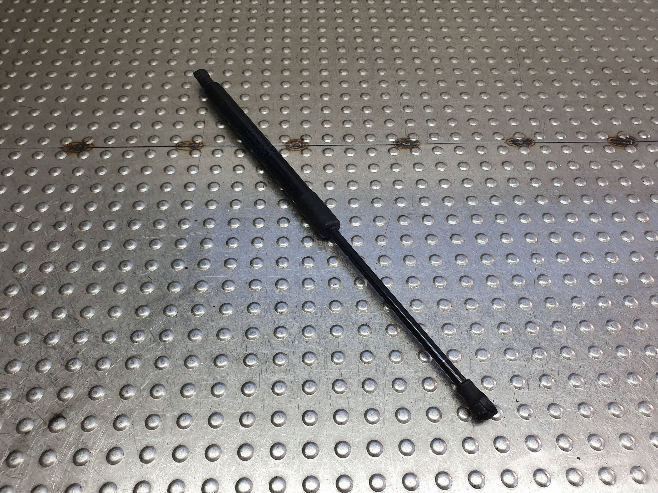 tlumič kapoty levý 7129190 BMW 3 E90 E91 E92 E93