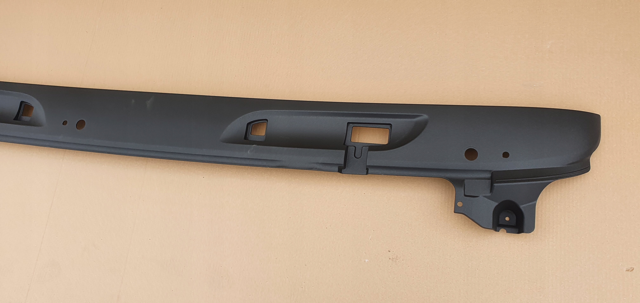 DAF CF EURO 6 E6 PODSZYBIE LISTWA Producent części DAF OE