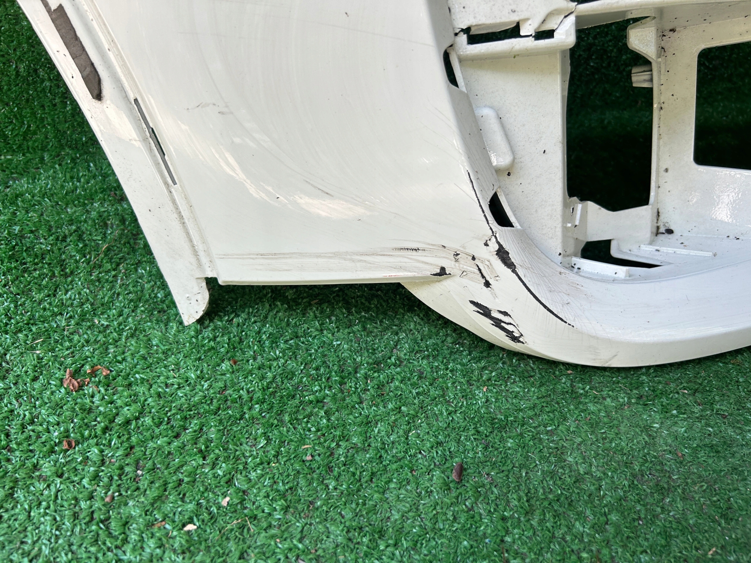 Audi Q3 corner of a bumper front 8U0807438