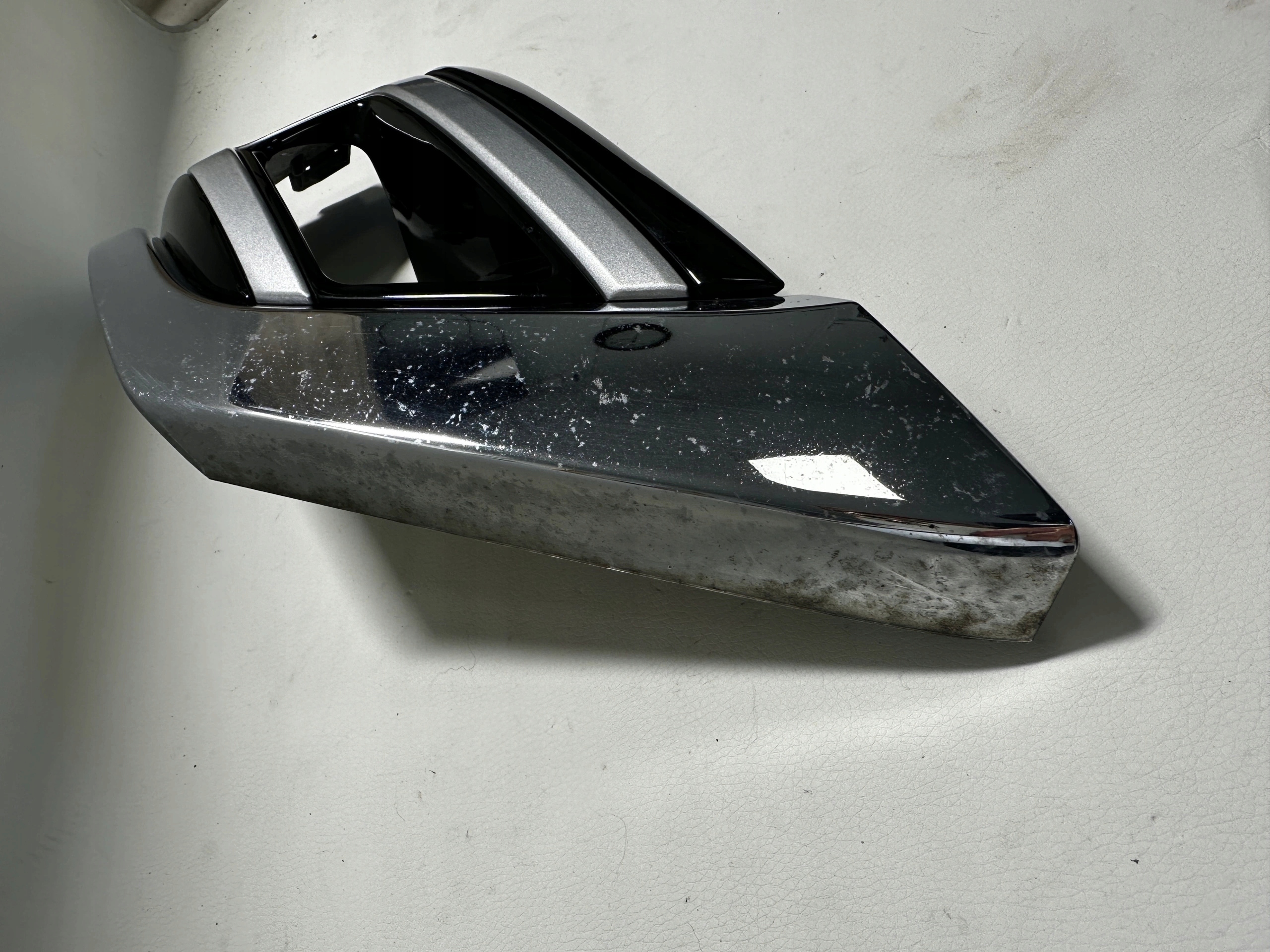 MITSUBISHI OUTLANDER III grid right 6400J488 6400J304