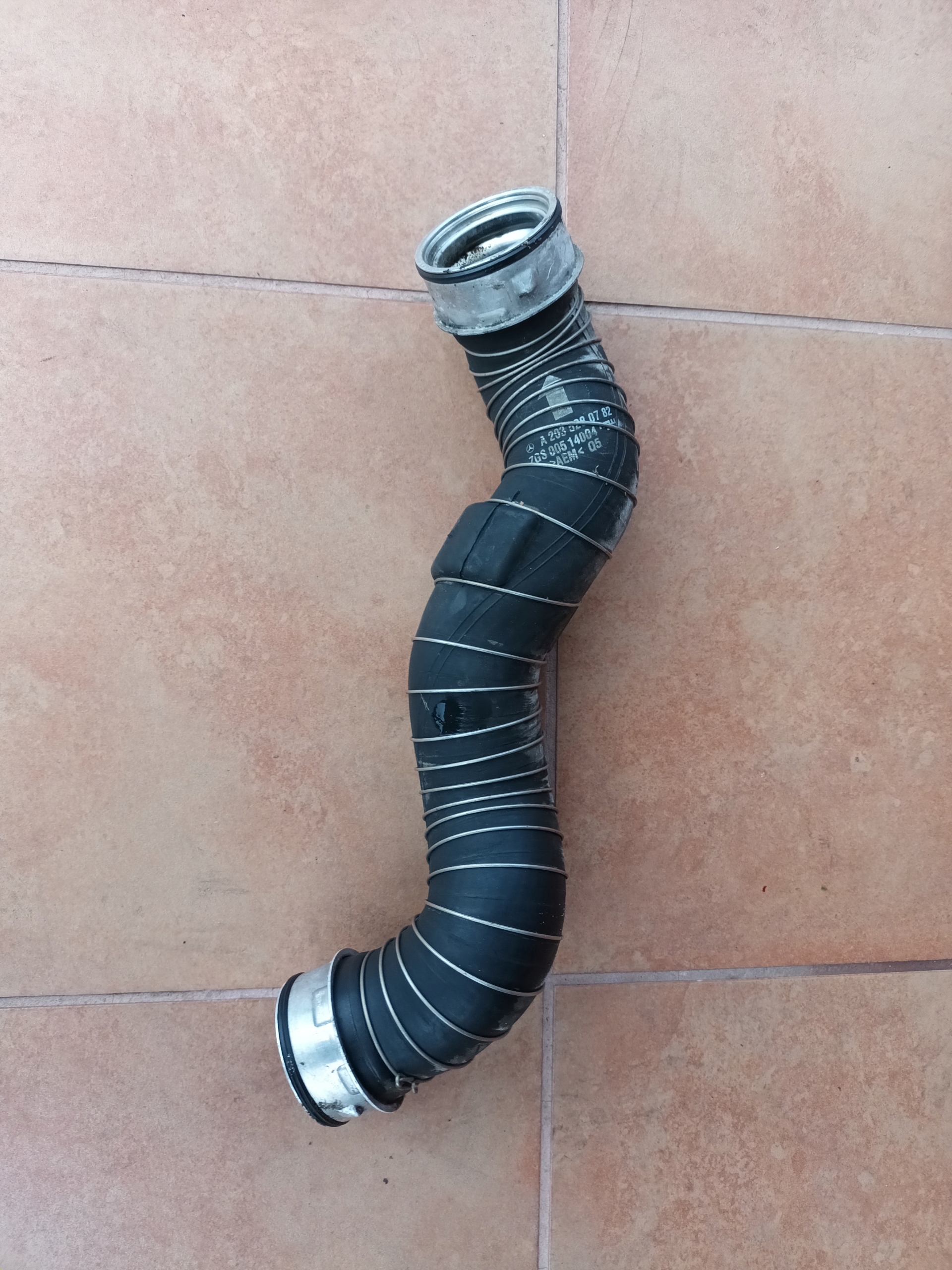 hadice trouba intercoolera MERCEDES W203 A2035280782