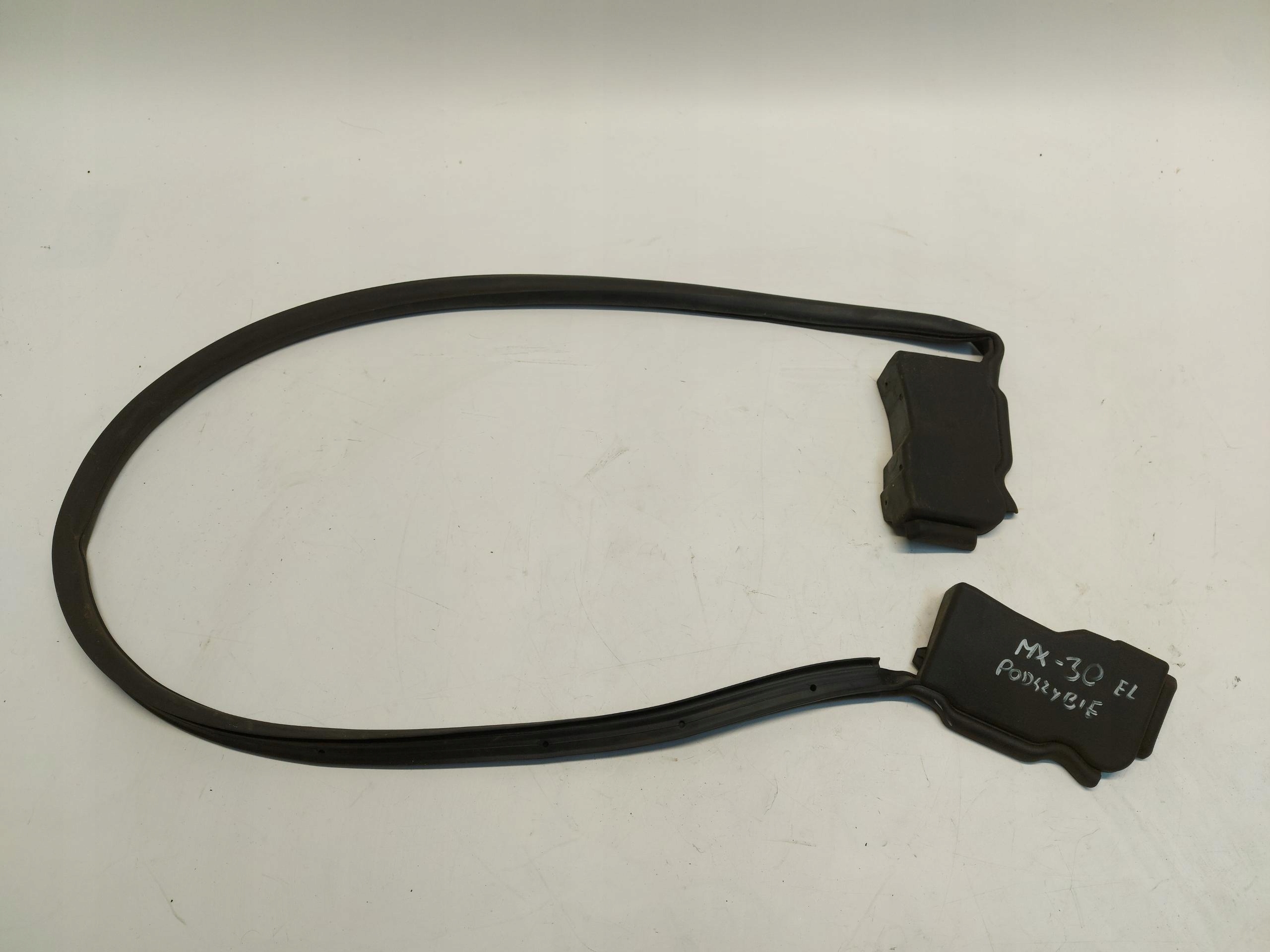 Mazda MX-30 EL gasket under the window bonnets front mazmx3026871