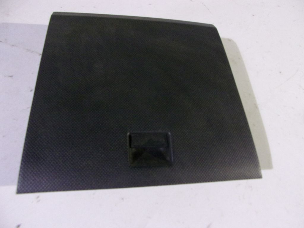 Mazda 2 e CASSETTO PORTAOGGETTI superiore