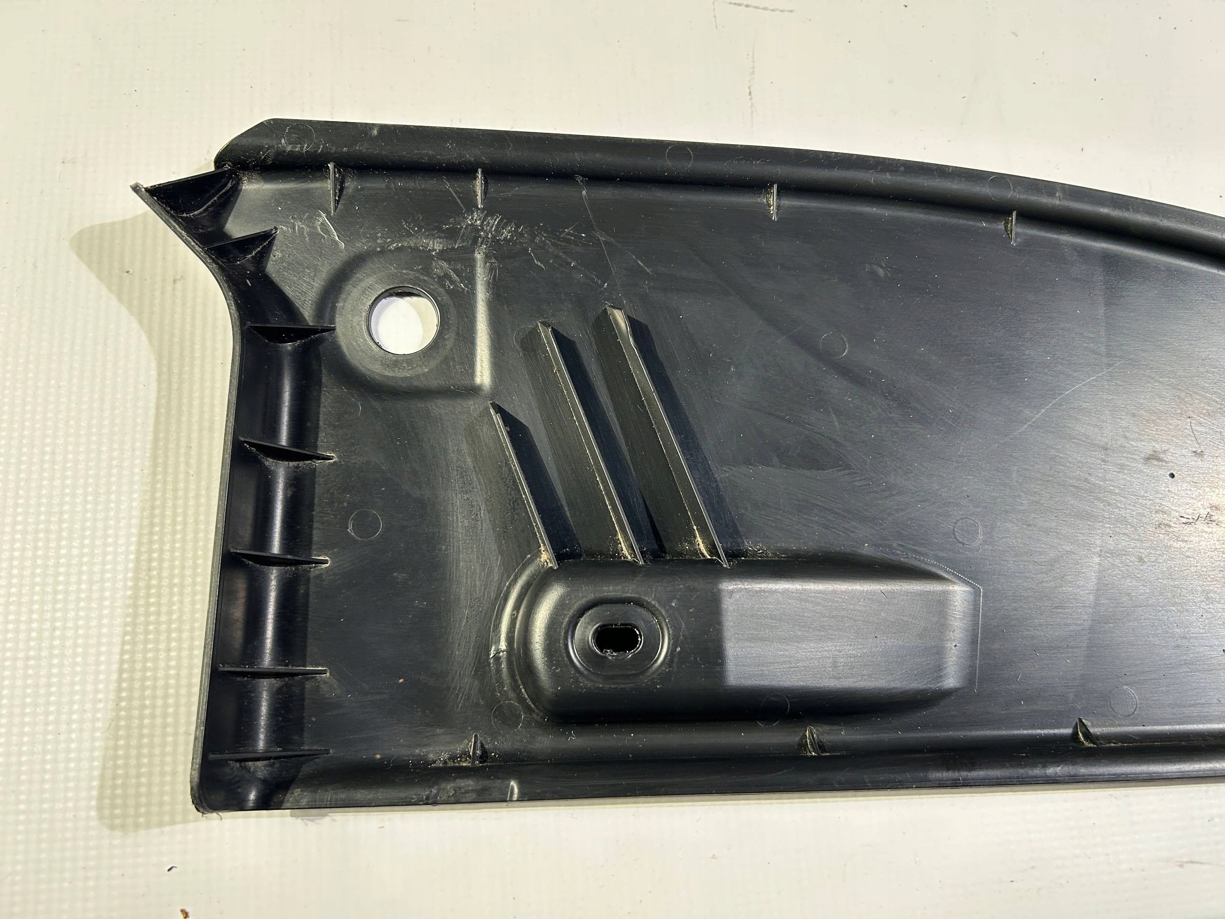 cover front front chassis cover left Chrysler Pacifica 2017