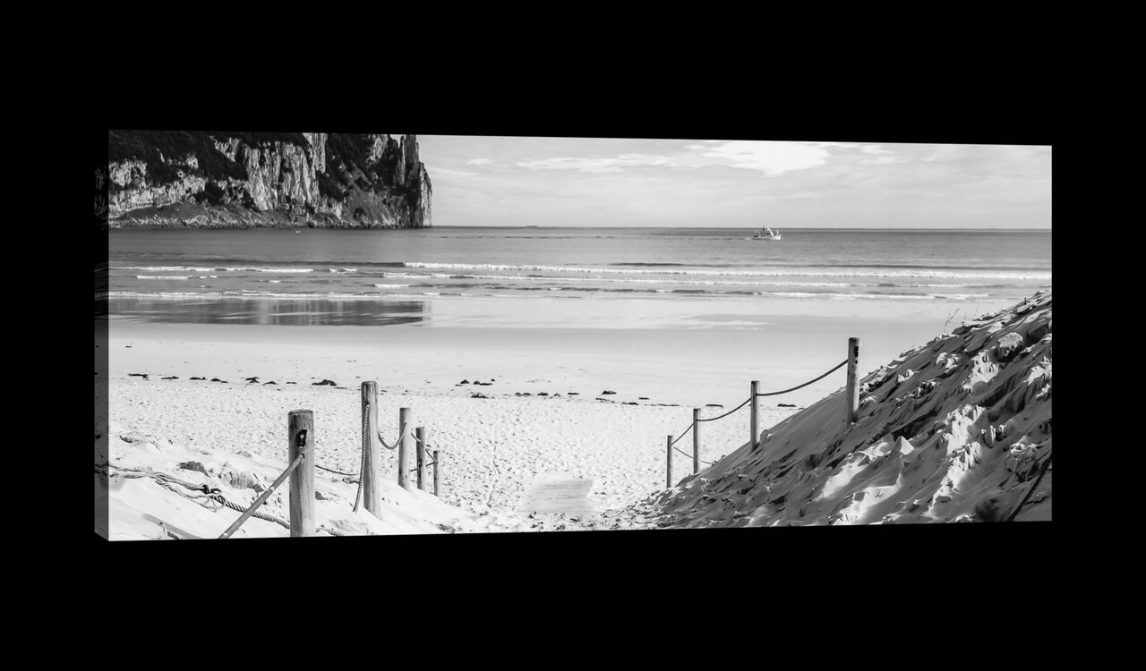 Obraz 145x45 Pláž moře pobřeží duny skála černobílé monochromatické klid