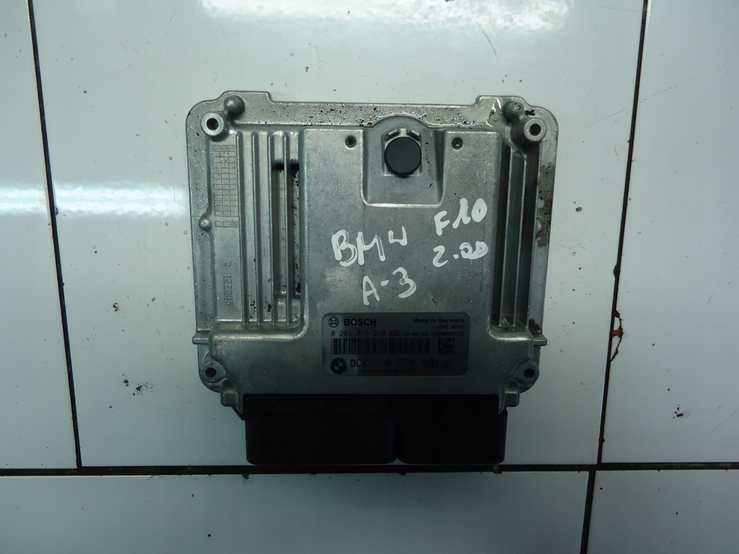 BMW 2.0D N47D20 computer control unit of the engine 8570931