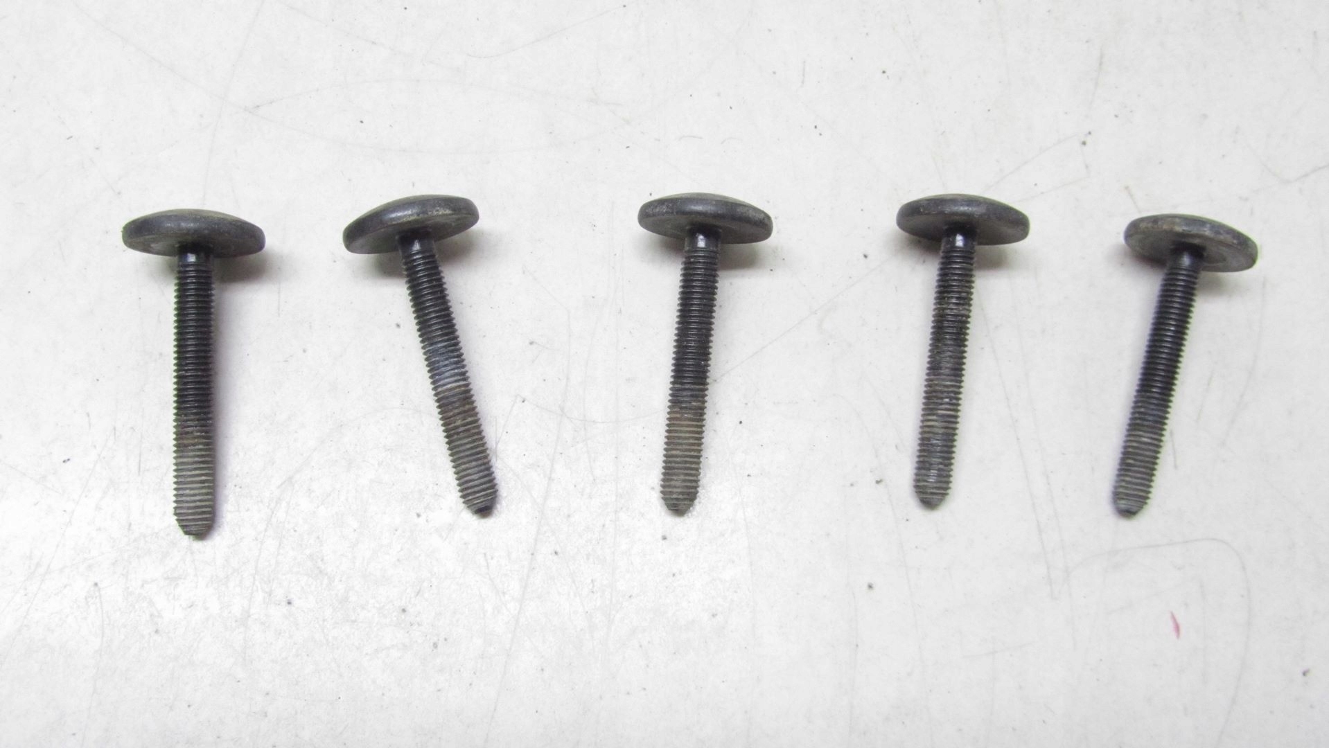 TRAFIC VIVARO II ŚRUBA MOCOWANIA FOTELA 01-14