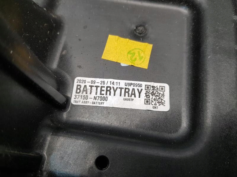 PODSTAWA AKUMULATORA TUCSON IV 1.6 37150-N7000 Jakość części (zgodnie z GVO) O - oryginał z logo producenta pojazdu (OE)