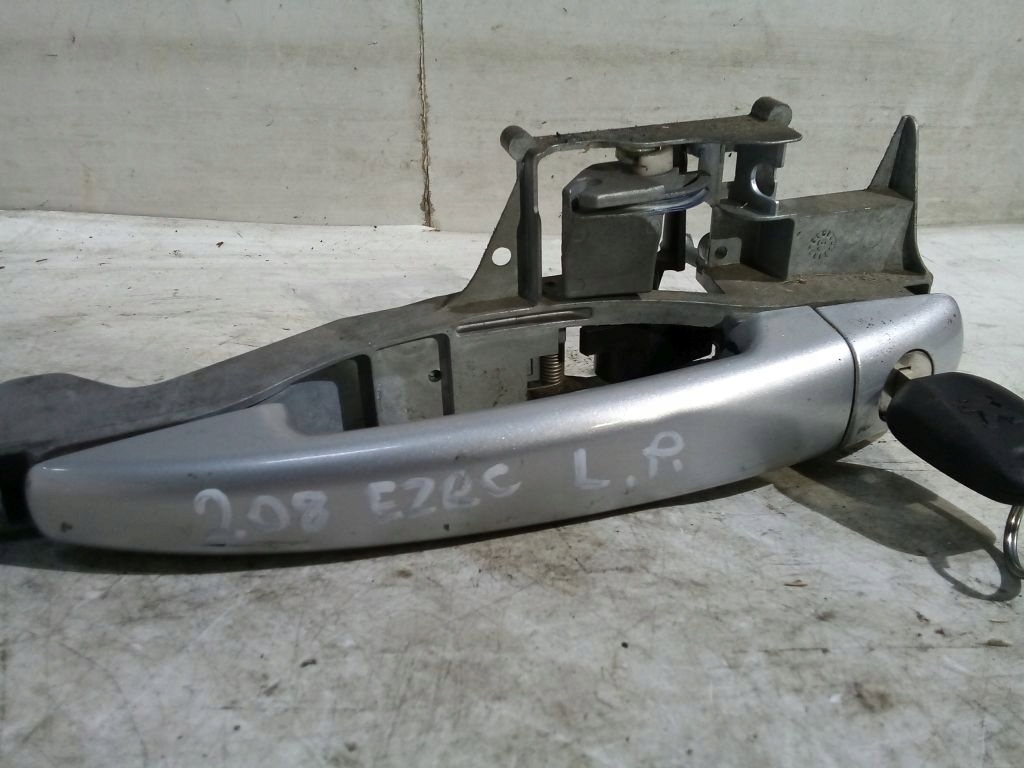 Peugeot 208 and handle exterior left front + key EZRC