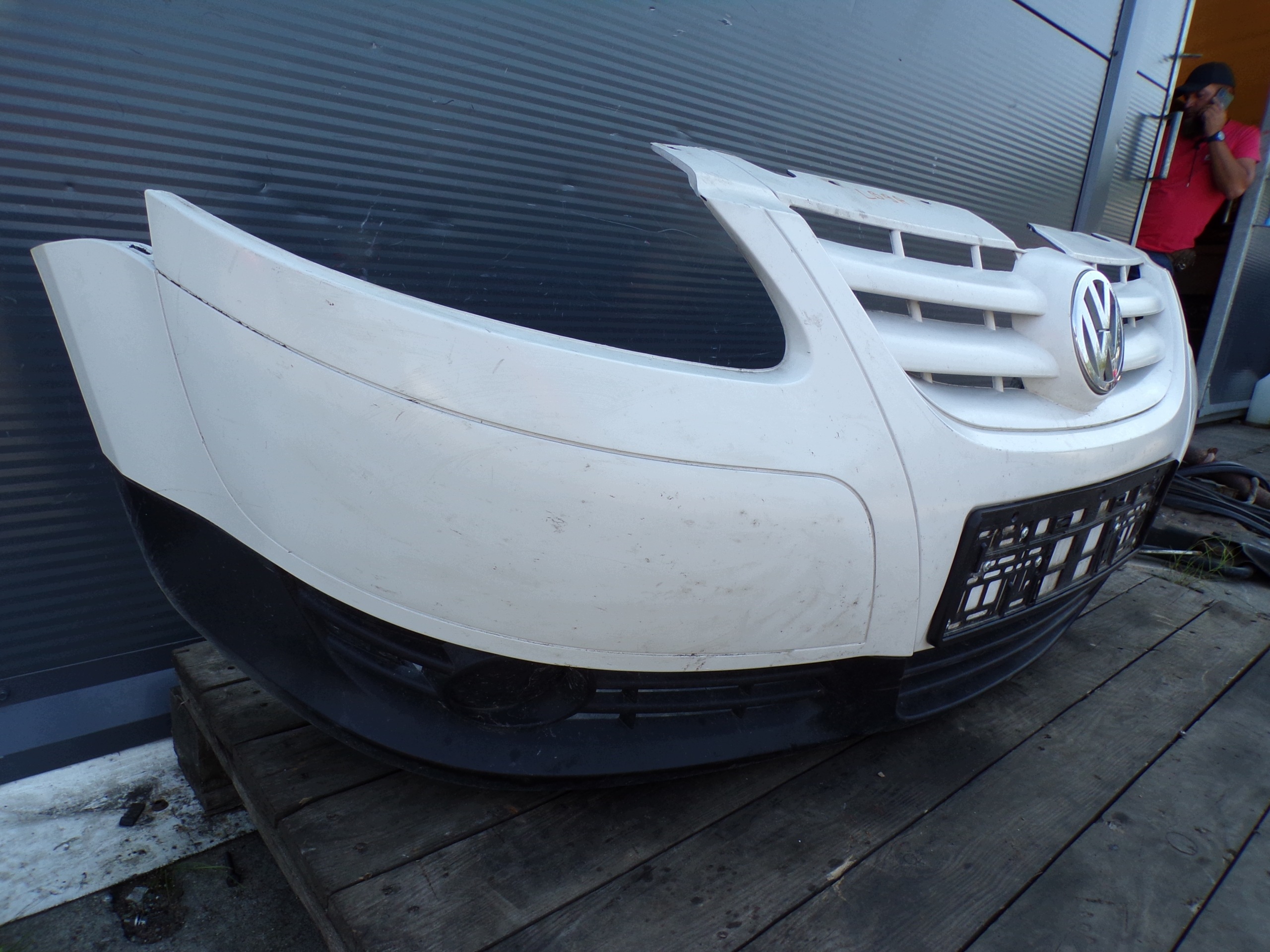 nárazník predný predok VOLKSWAGEN FOX farba LB9A