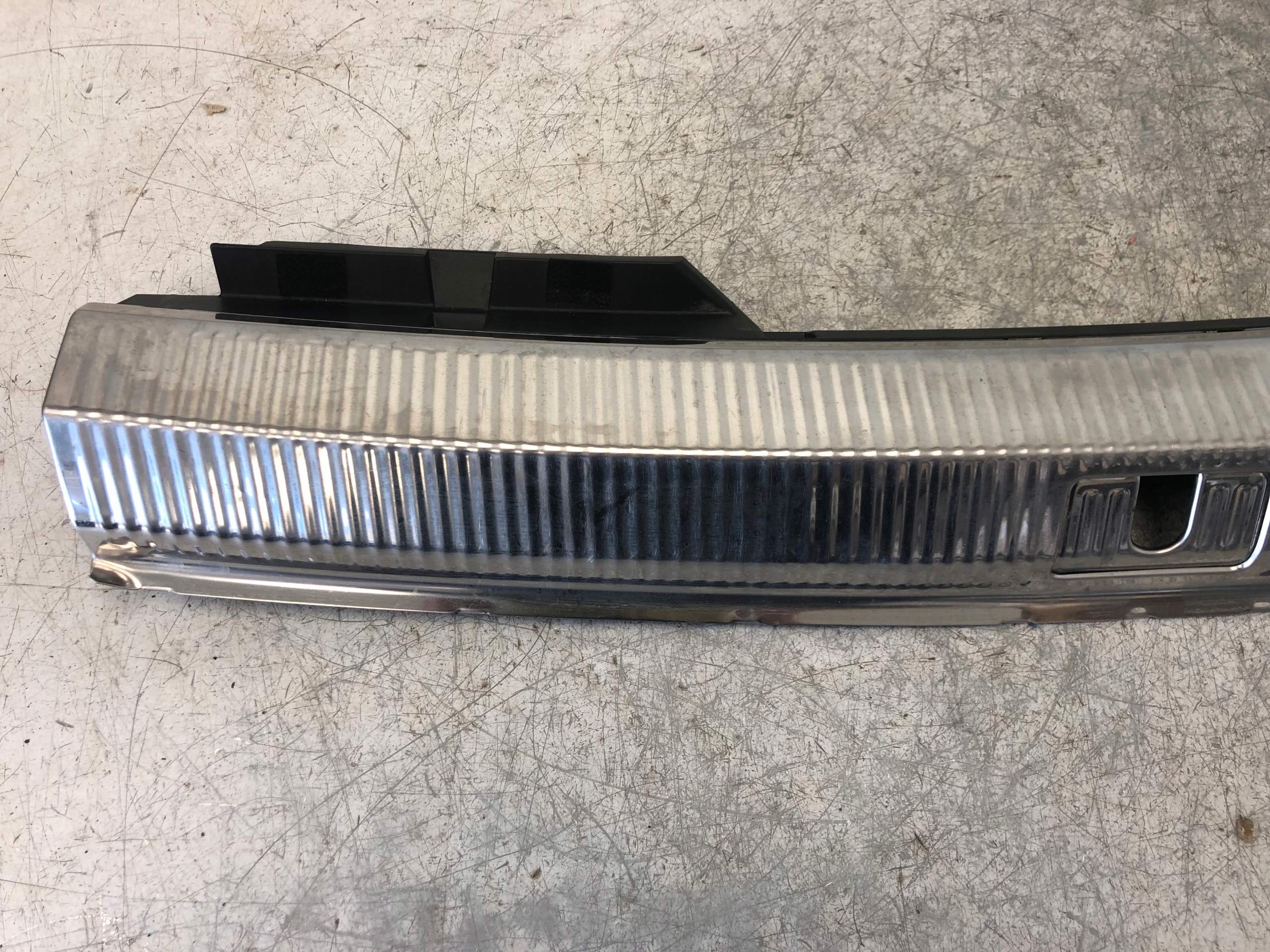 cover of the threshold boot AUDI A4 B8 KOMBI 8K9864483C