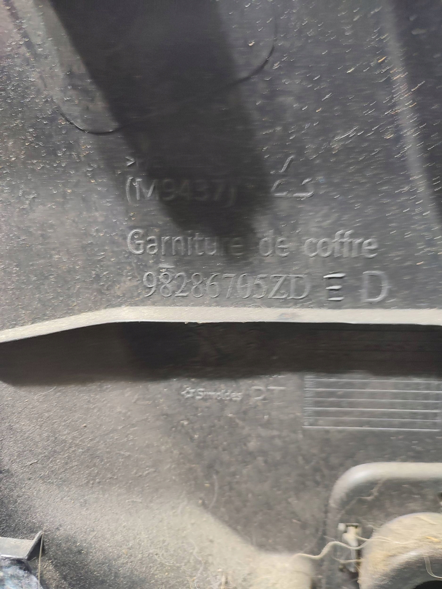 Peugeot 2008 II 2020 rear part side right side / upholstery / boot