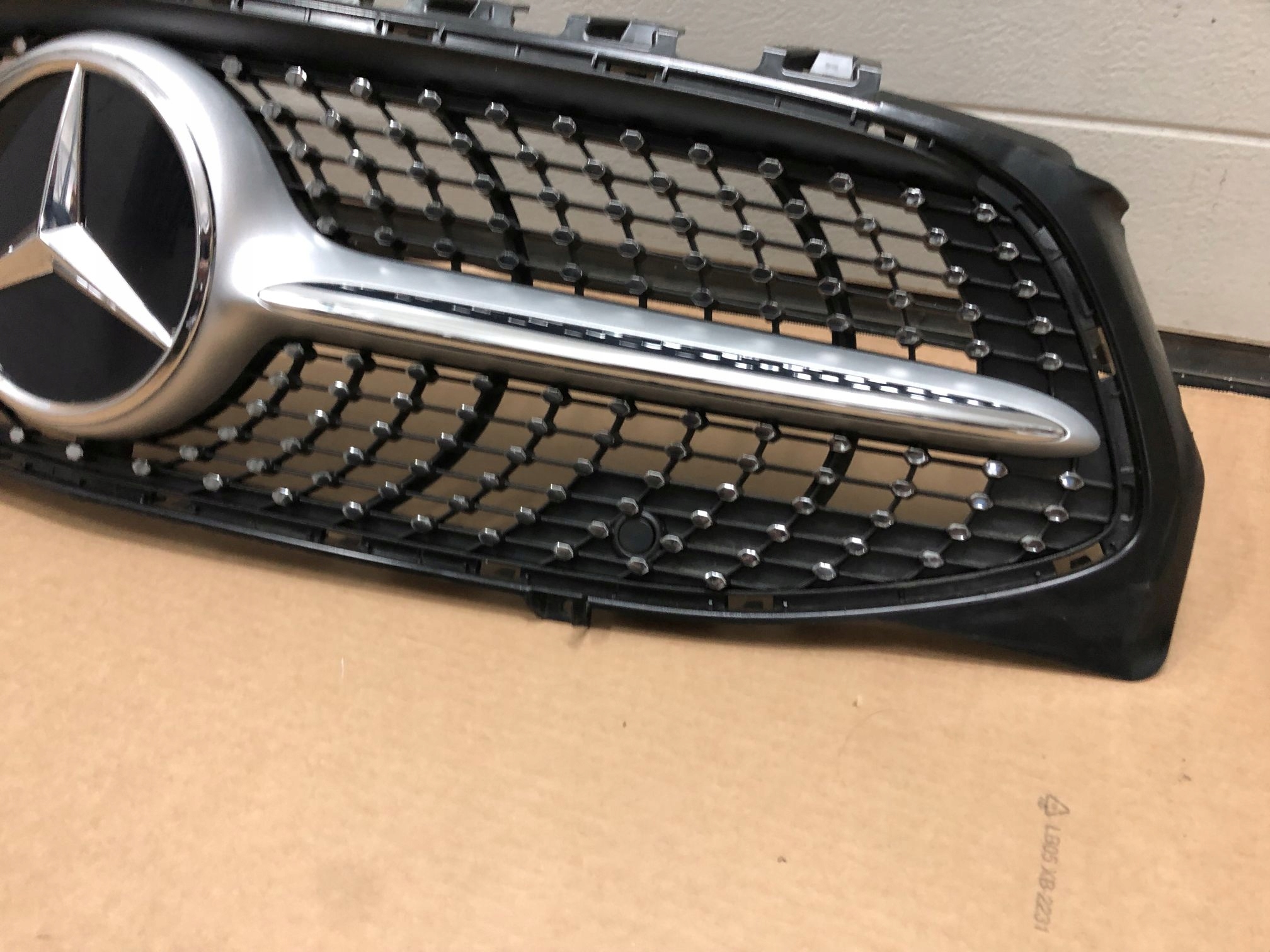 GRILL MERCEDES CLA A118 W118 DIAMENT Producent części Mercedes-Benz OE