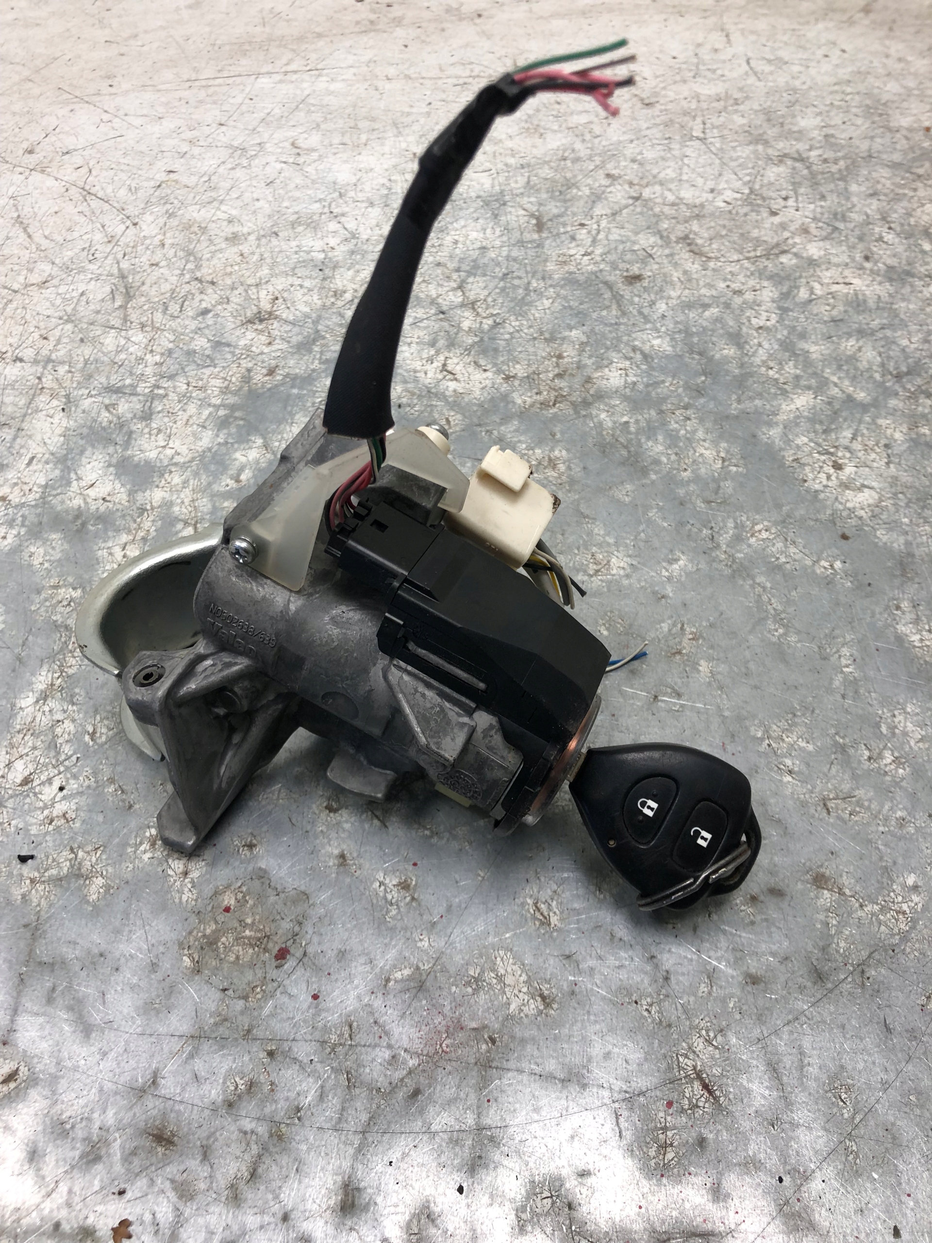 ignition + key TOYOTA AURIS and 45020-0204