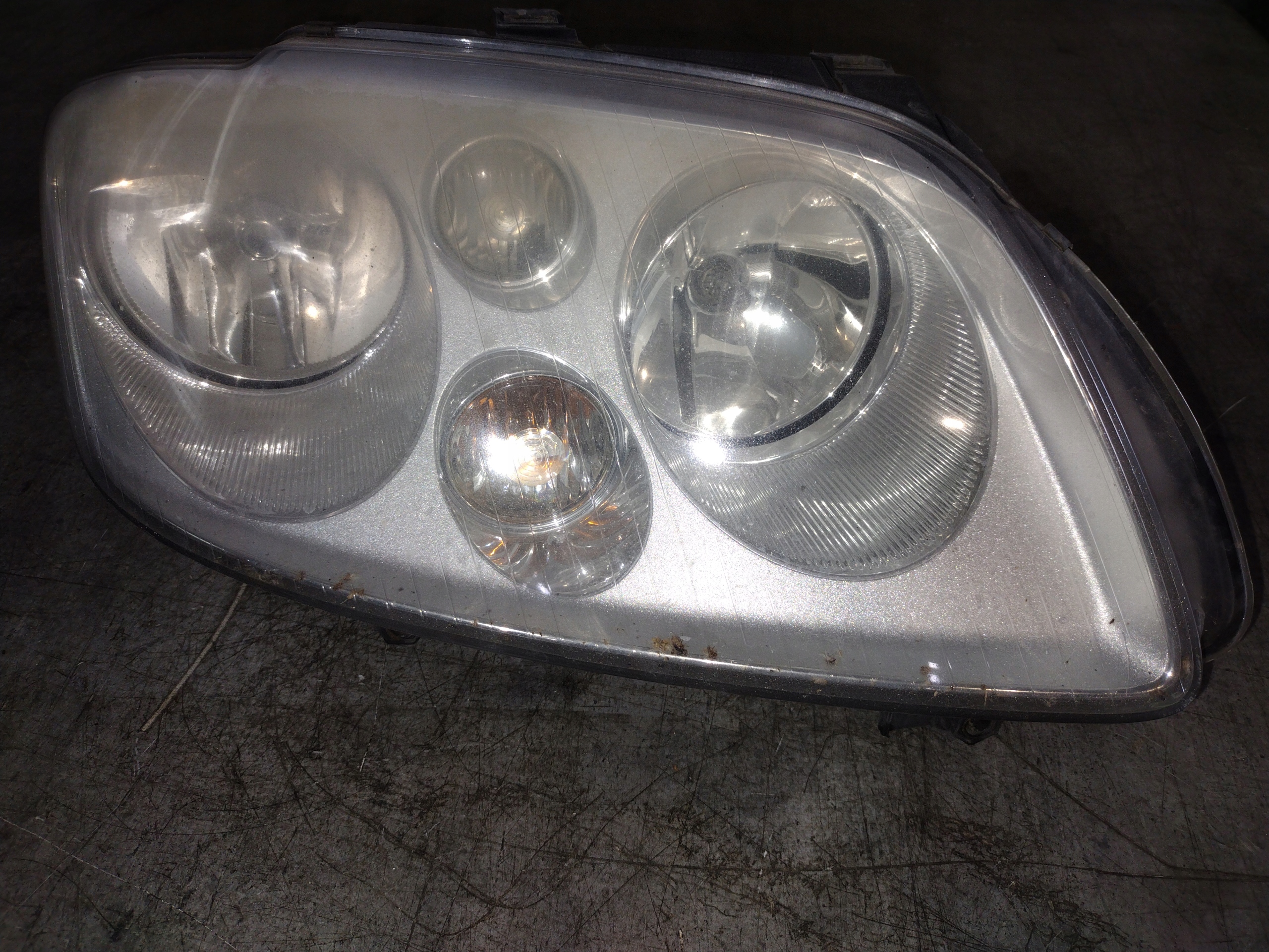 ФАРА ПРАВА ПЕРЕД VW CADDY III