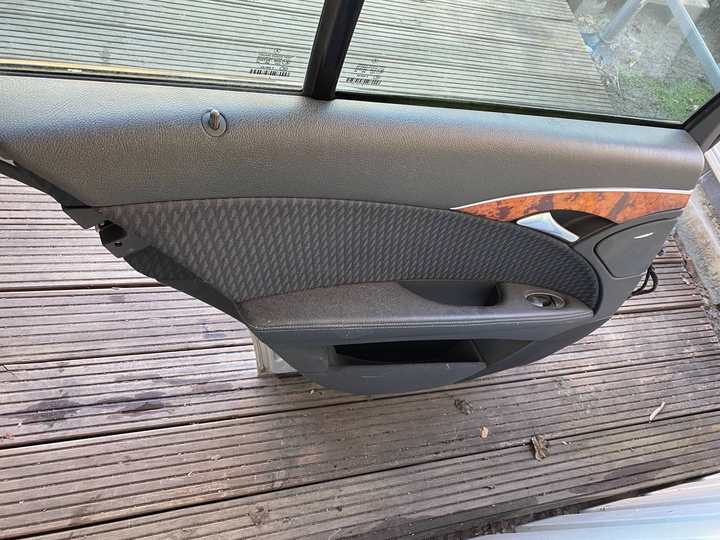 MERCEDES E W211 sedan complete door left rear part rear. silver
