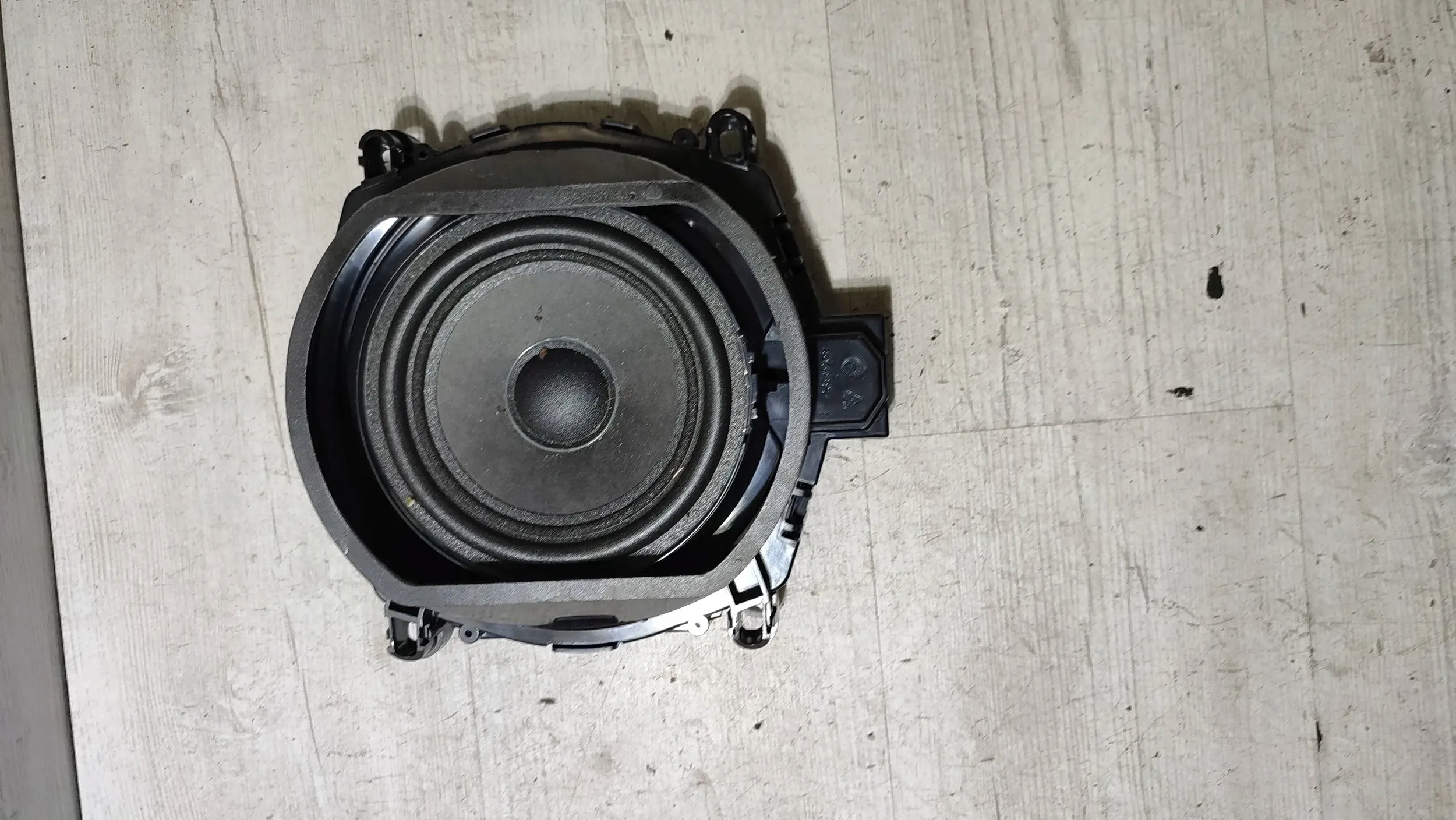 BMW X3 F25 15r 2.0d speaker