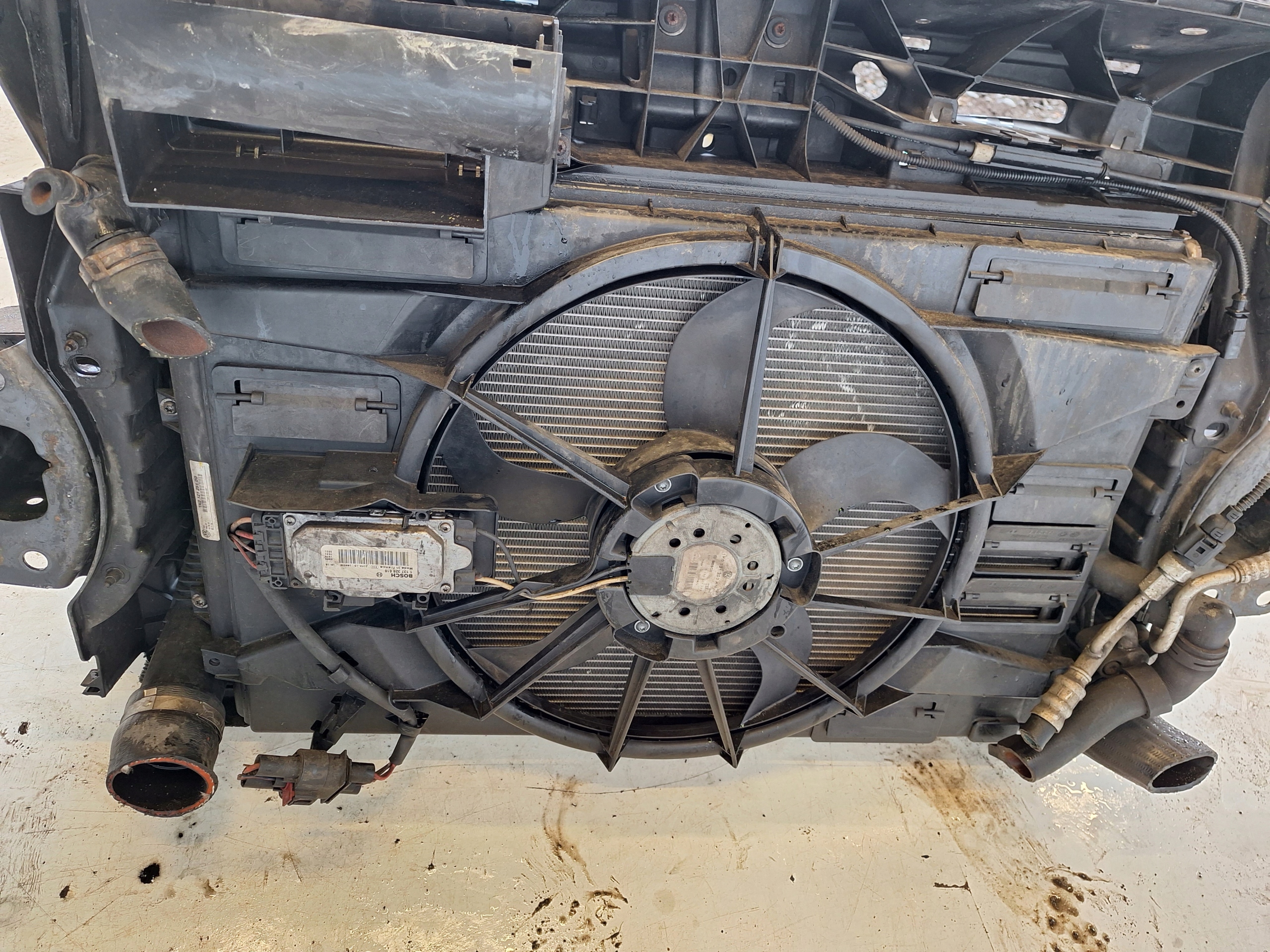 VOLKSWAGEN TOURAN CADDY 11-15 support panel for radiators TDI