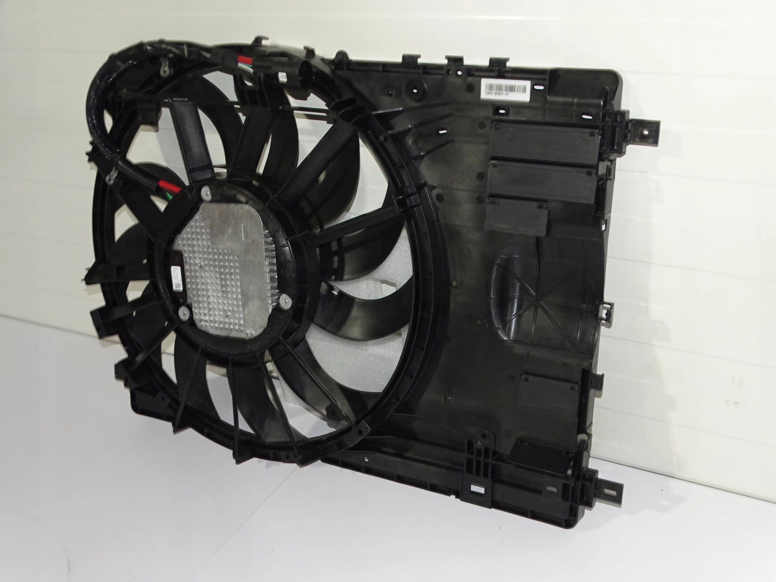 NOWY wentylator chłodnic NEW EVOQUE 2.0 K8D28C607C Typ samochodu 4x4/SUV Samochody osobowe