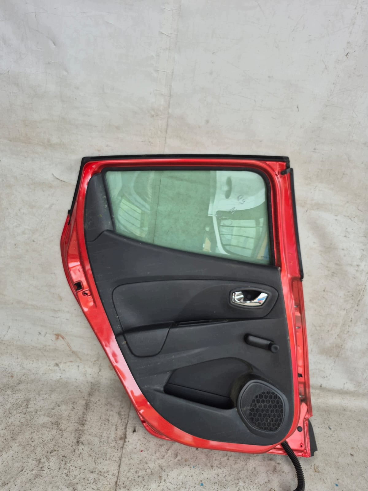 RENAULT CLIO IV 4 HB 12- door left rear part rear. complete