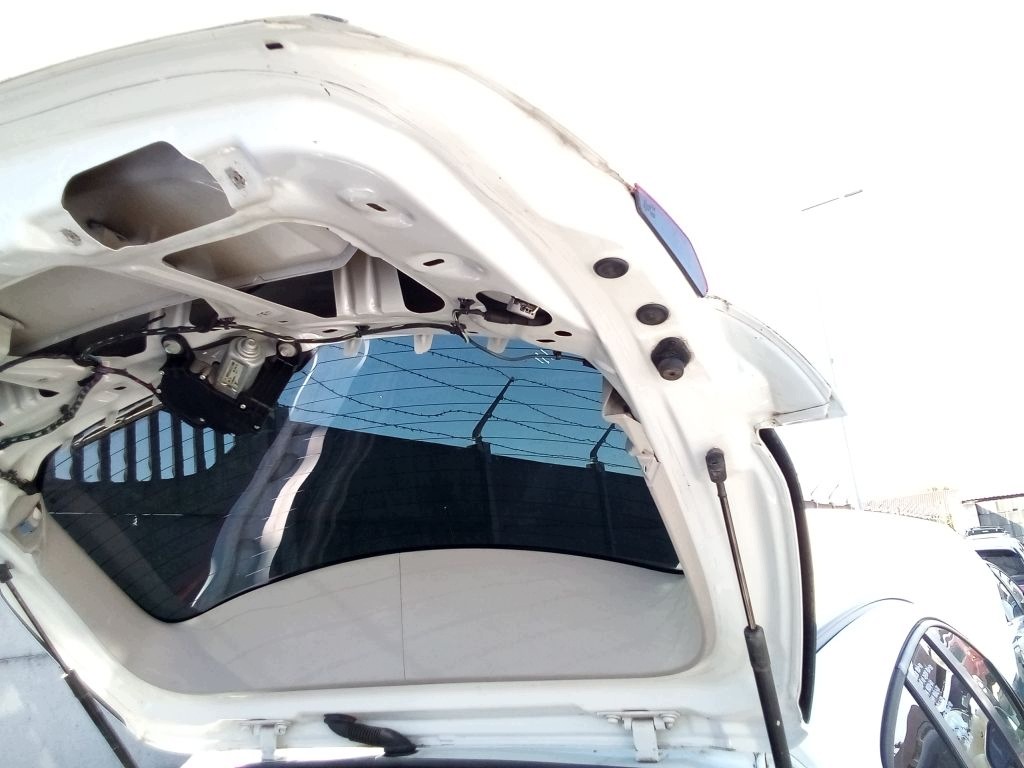 Opel Astra J 4 IV kombi boot door rear