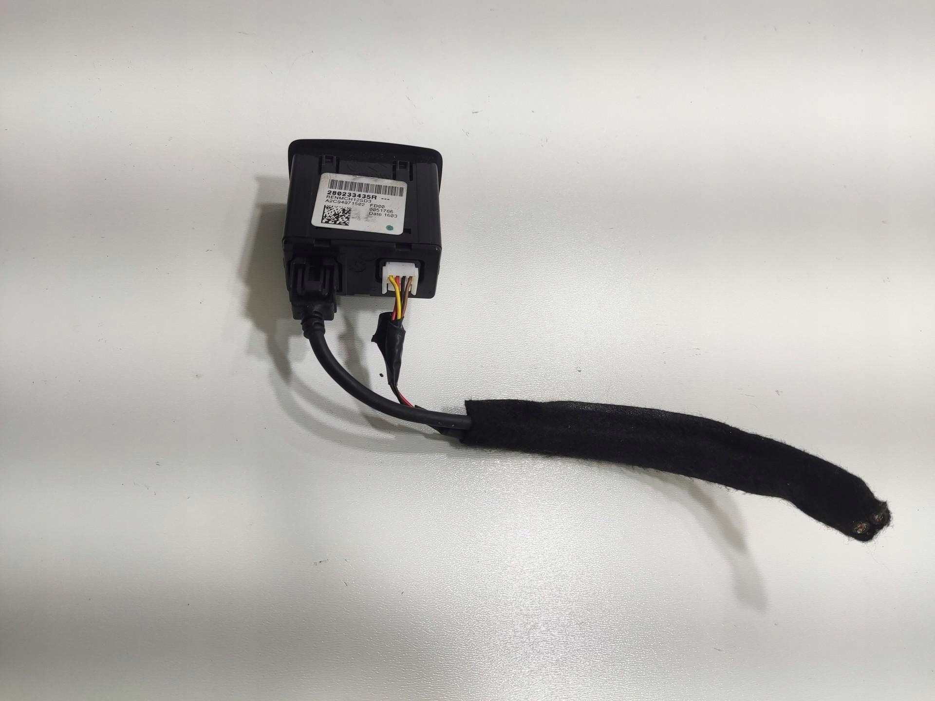 GNIAZDA PORT USB AUX RENAULT CLIO IV 2013-2016 280233435R