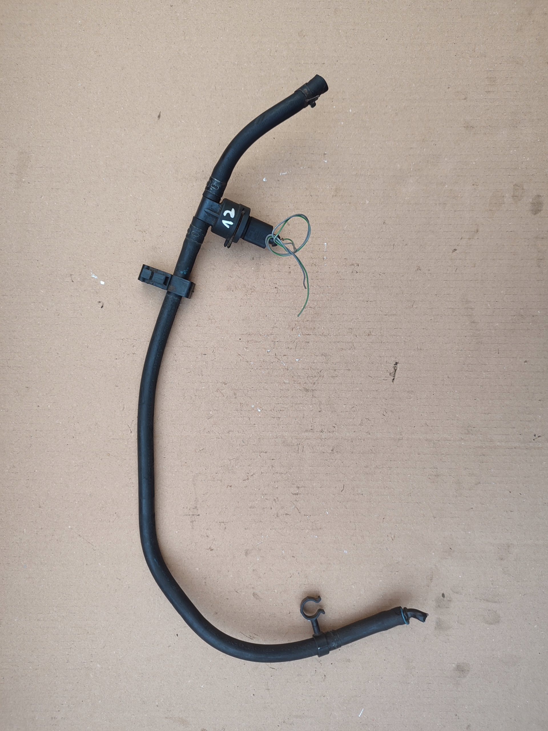 Sensor TEMPERATURY des Kraftstoffsbehälters Schläuche VW AUDI 038906081B